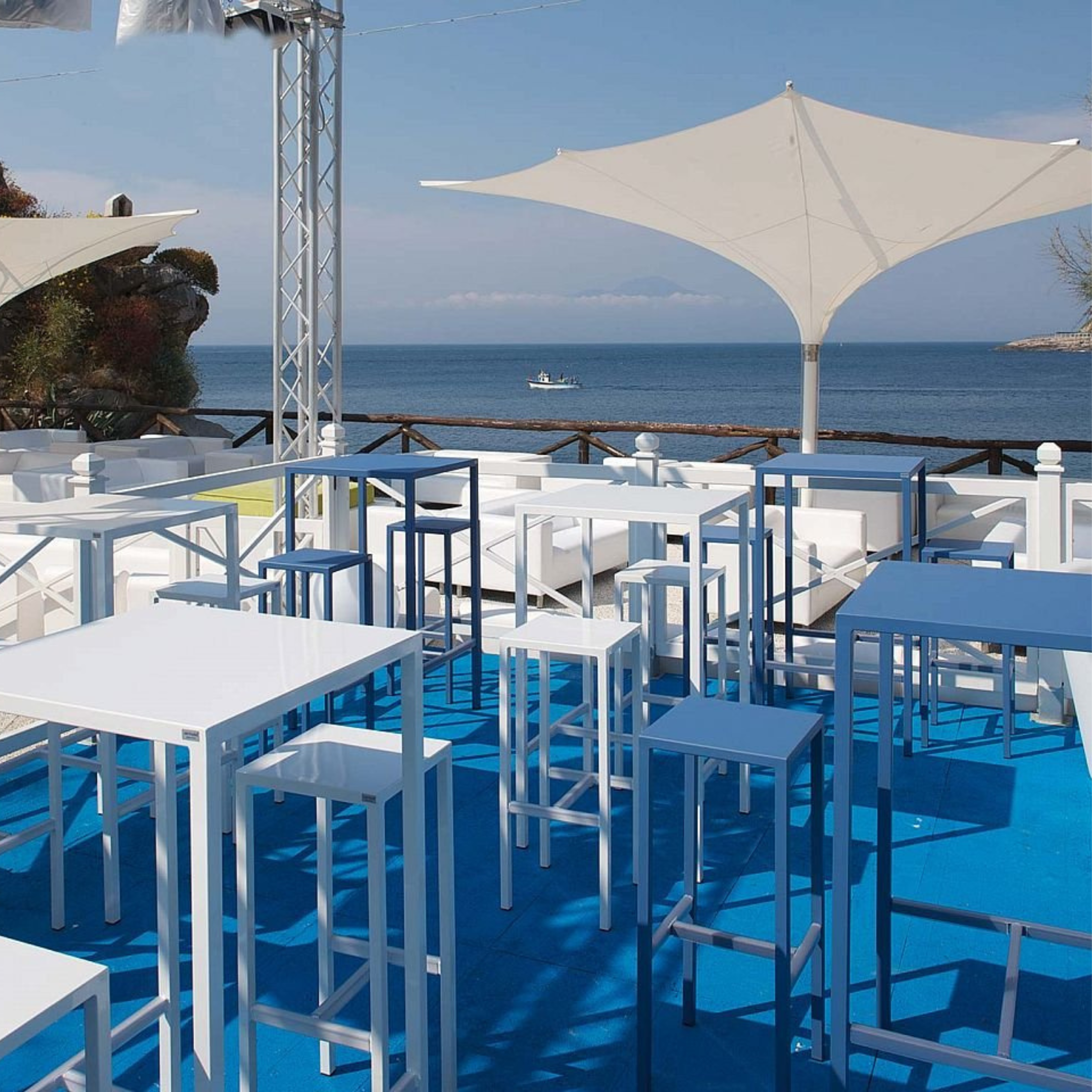 Ensemble table haute + 4 tabourets de jardin modernes "Bord de mer" en métal