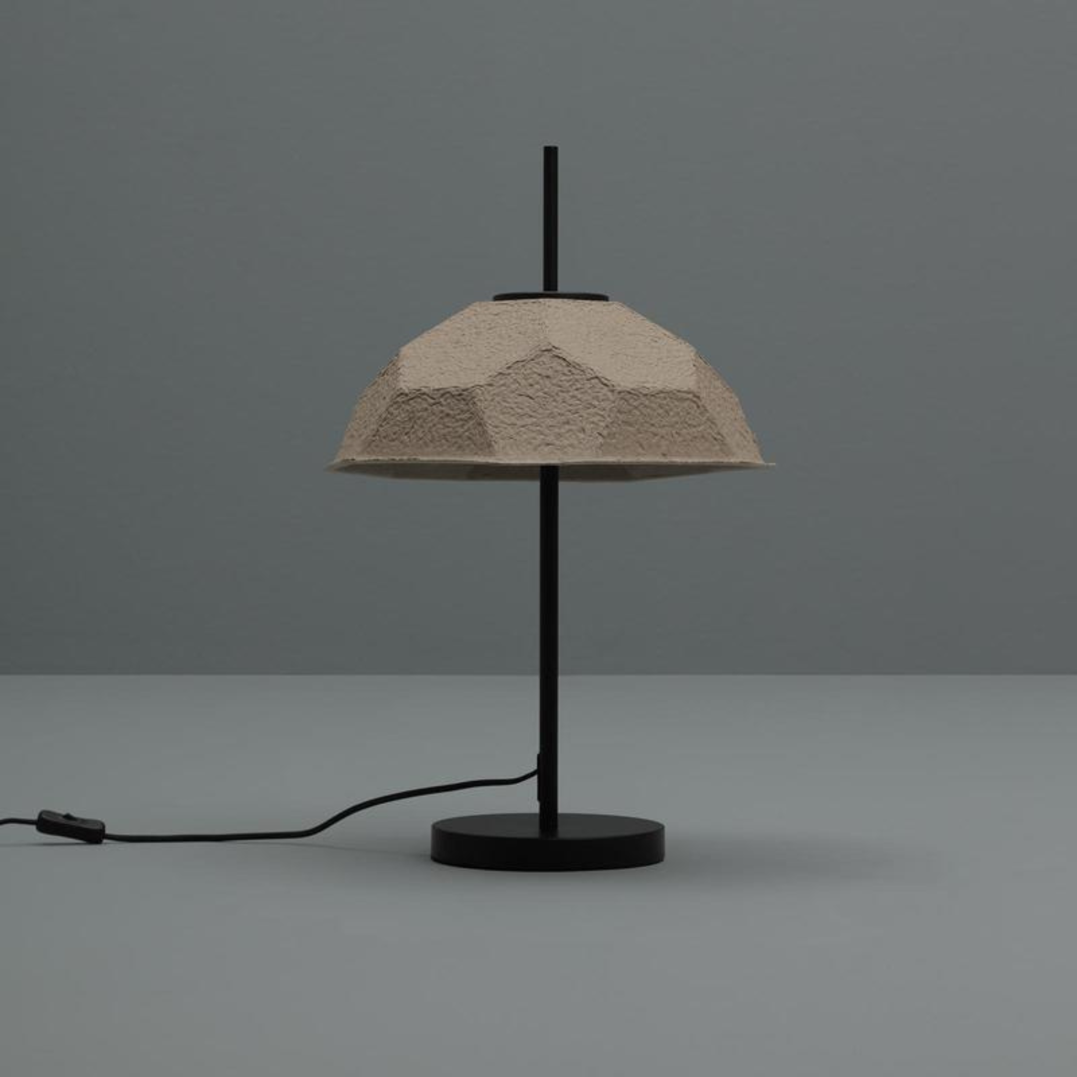 Lampada in metallo con paralume in cartone riciclato "Kande" da terra tavolo e sospesa