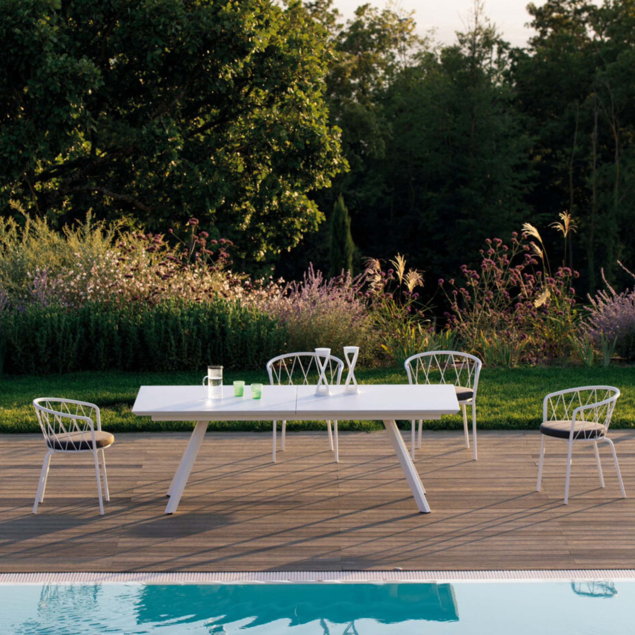 Table fixe en métal peint "Daisy8" pour jardin moderne 185x90 cm 75h