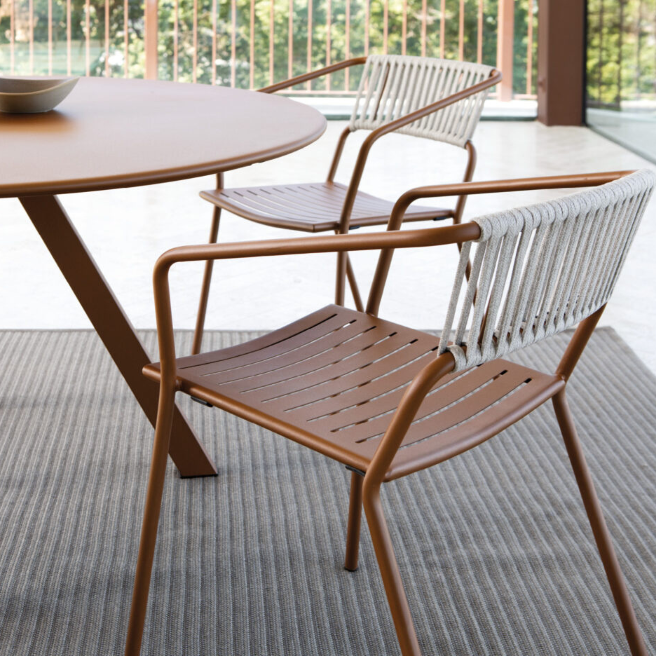 Sillón de jardín apilable "Slot" de metal con respaldo de cuerda 54x55 cm 79h