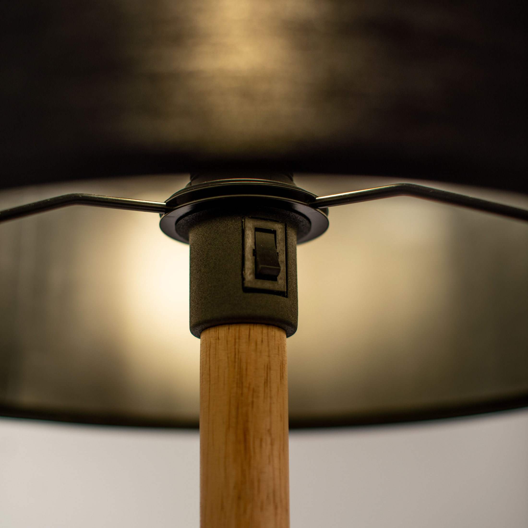 Lampadaire "Acrux" en bois avec abat-jour en tissu 40x40 cm 135h