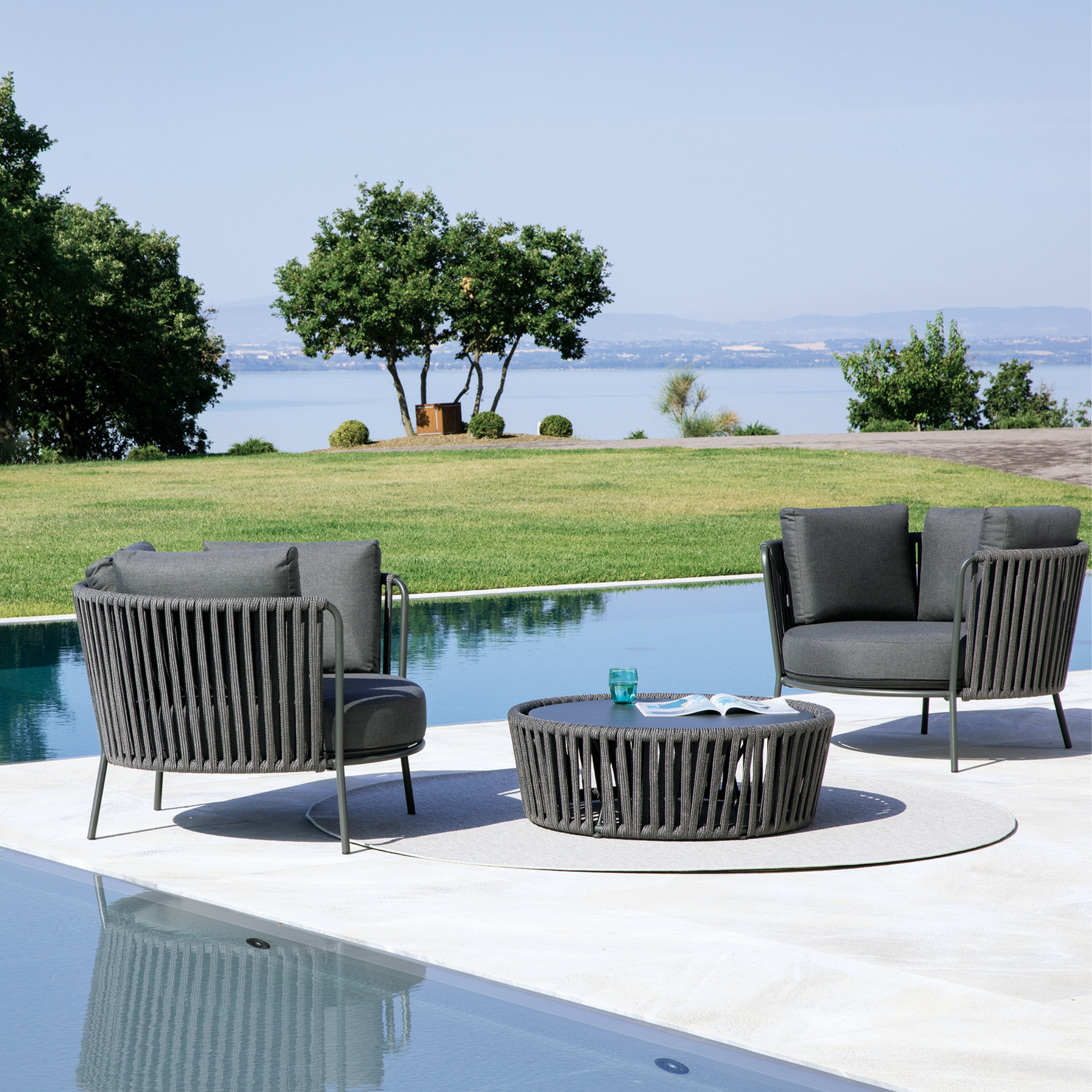 Maxi fauteuil bas en corde et métal chaise longue de jardin "Daisy Rope" 104x104 cm 71h