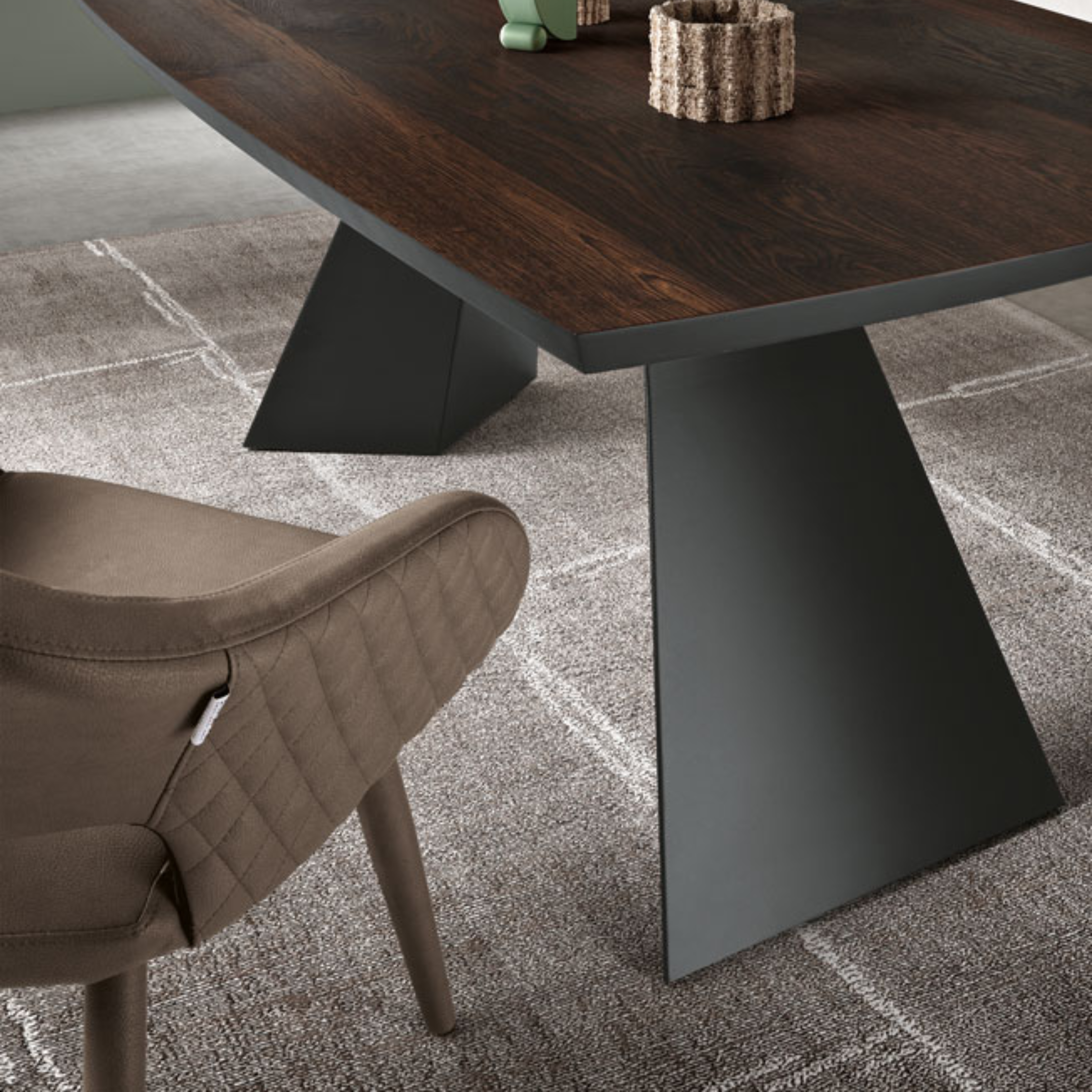 Tavolo fisso da pranzo "Nora" con base in metallo e piano in legno rovere