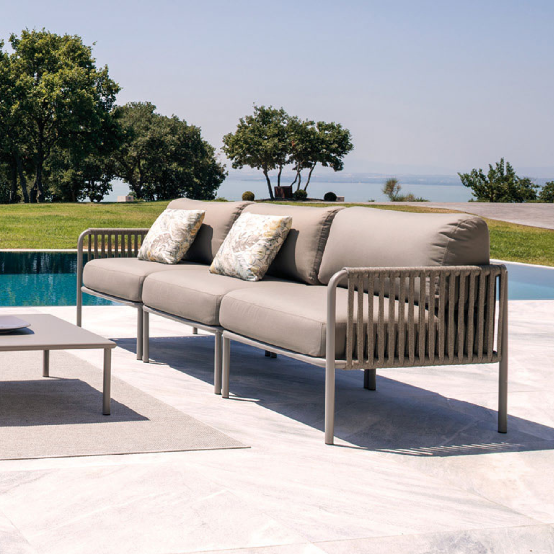 Divano 3 posti con schienale in corda "Key West3" con cuscini cm 240x83 78h