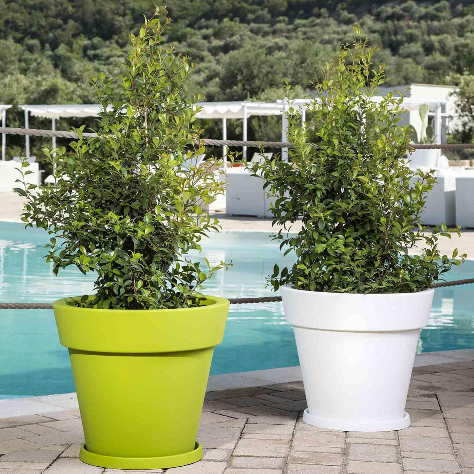 Vaso fioriera in resina Gemma per esterno con sottovaso cm 50x50 45h