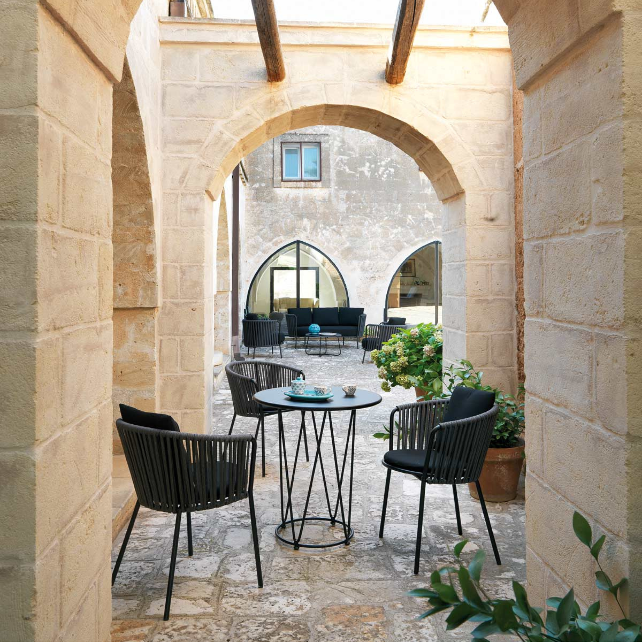 Table de jardin et bar ronde en métal galvanisé avec socle amovible "Daisy6"