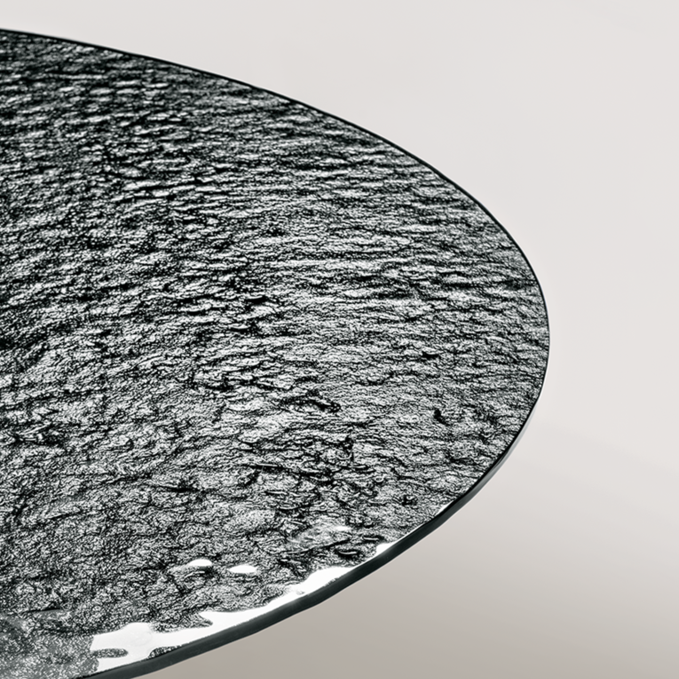 Tavolo moderno tondo fisso da pranzo "Monroe" con piano in vetro martellato