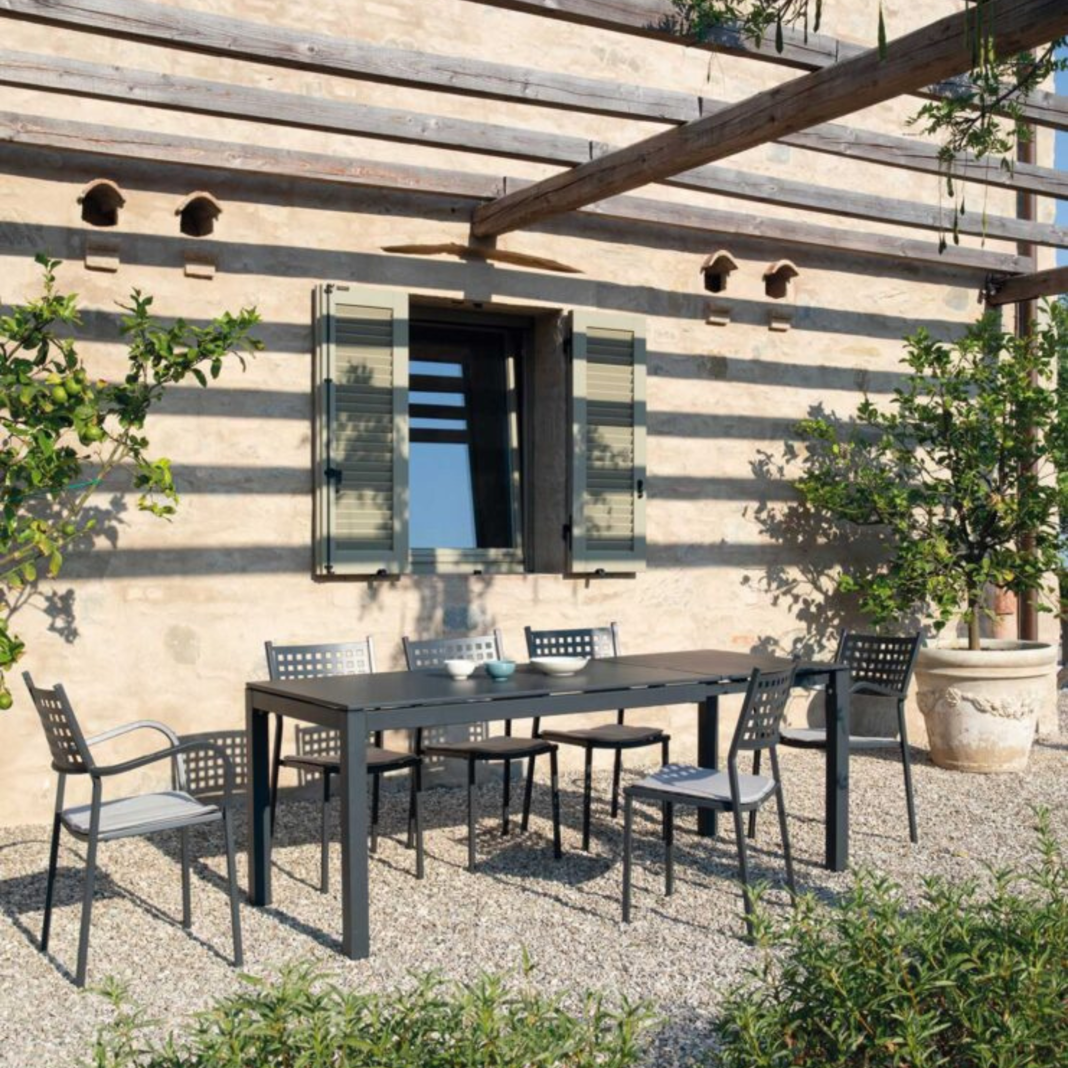 Set di sedie in metallo da giardino "Alice" con braccioli impilabile cm 53x53 85h