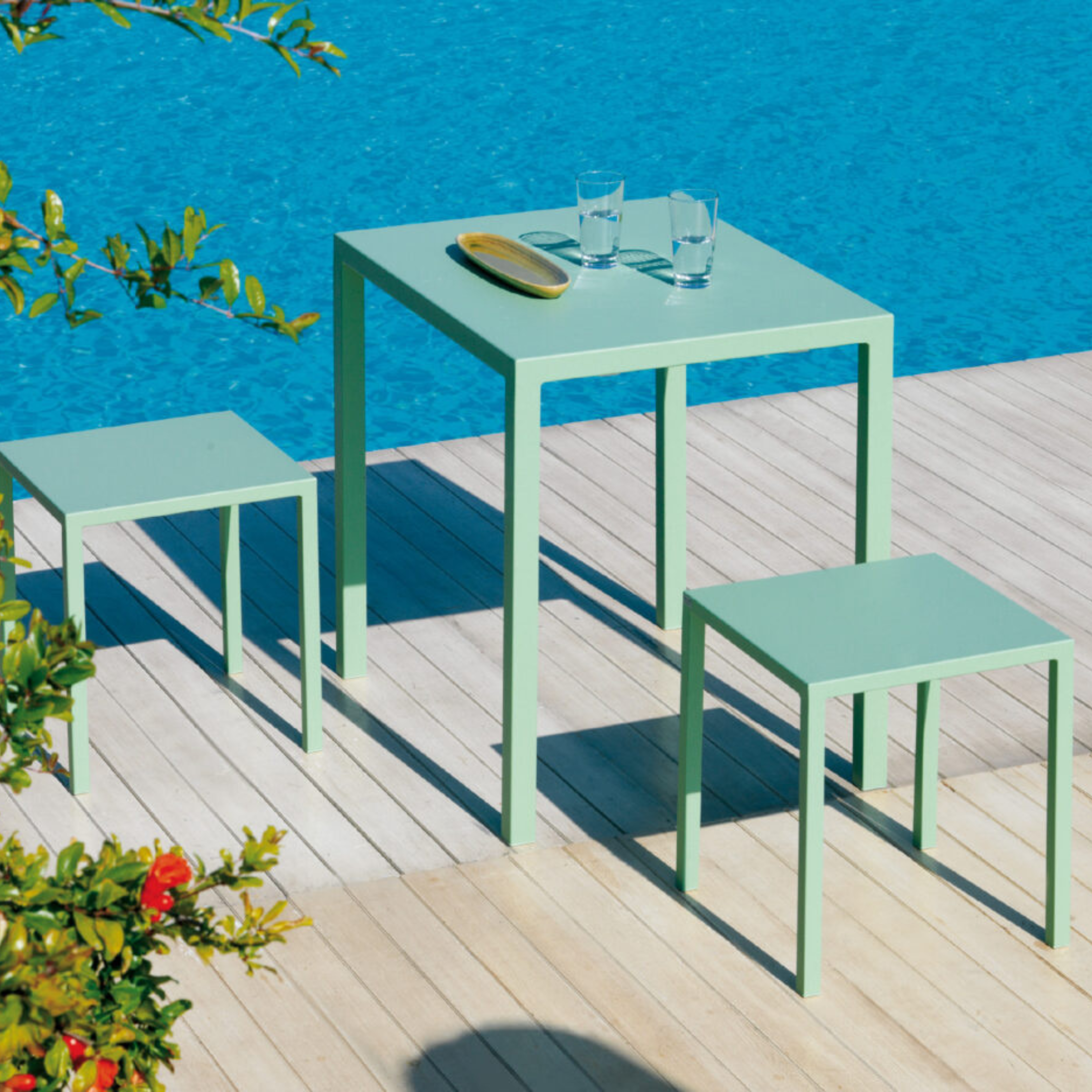 Tabouret bas en métal "Quatris", table basse de jardin
