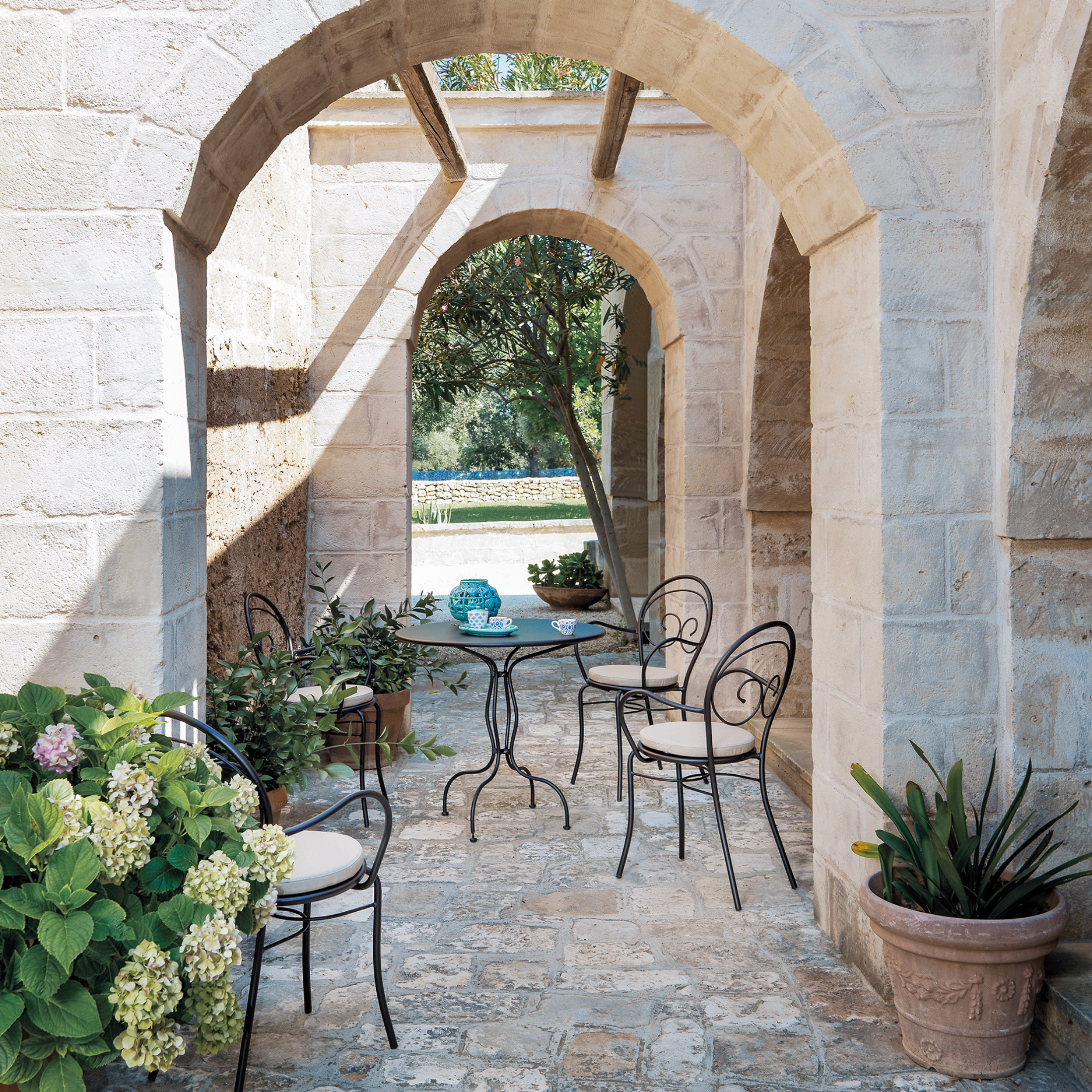 Set di sedie in metallo verniciato "Mimmo" impilabili da giardino cm 51x52 89h