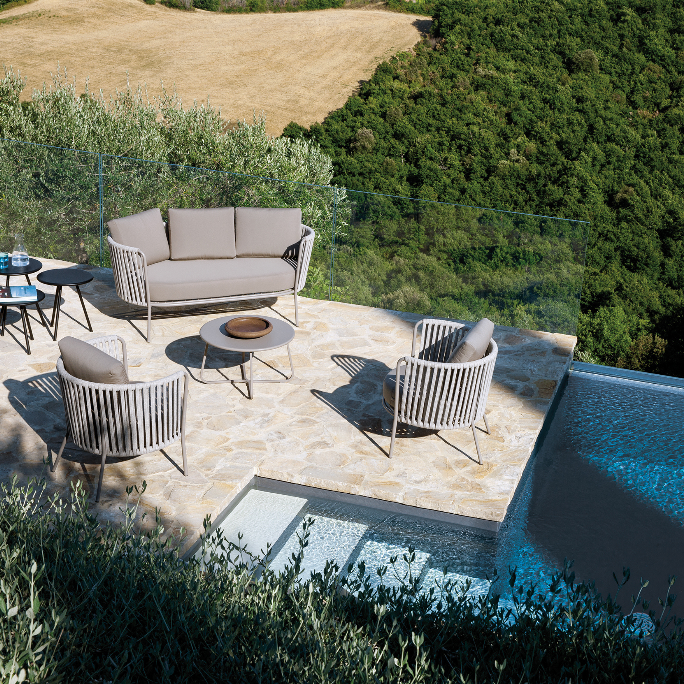 Fauteuil bas en corde et métal "Daisy Rope" chaise longue de jardin 74x74 cm 69h