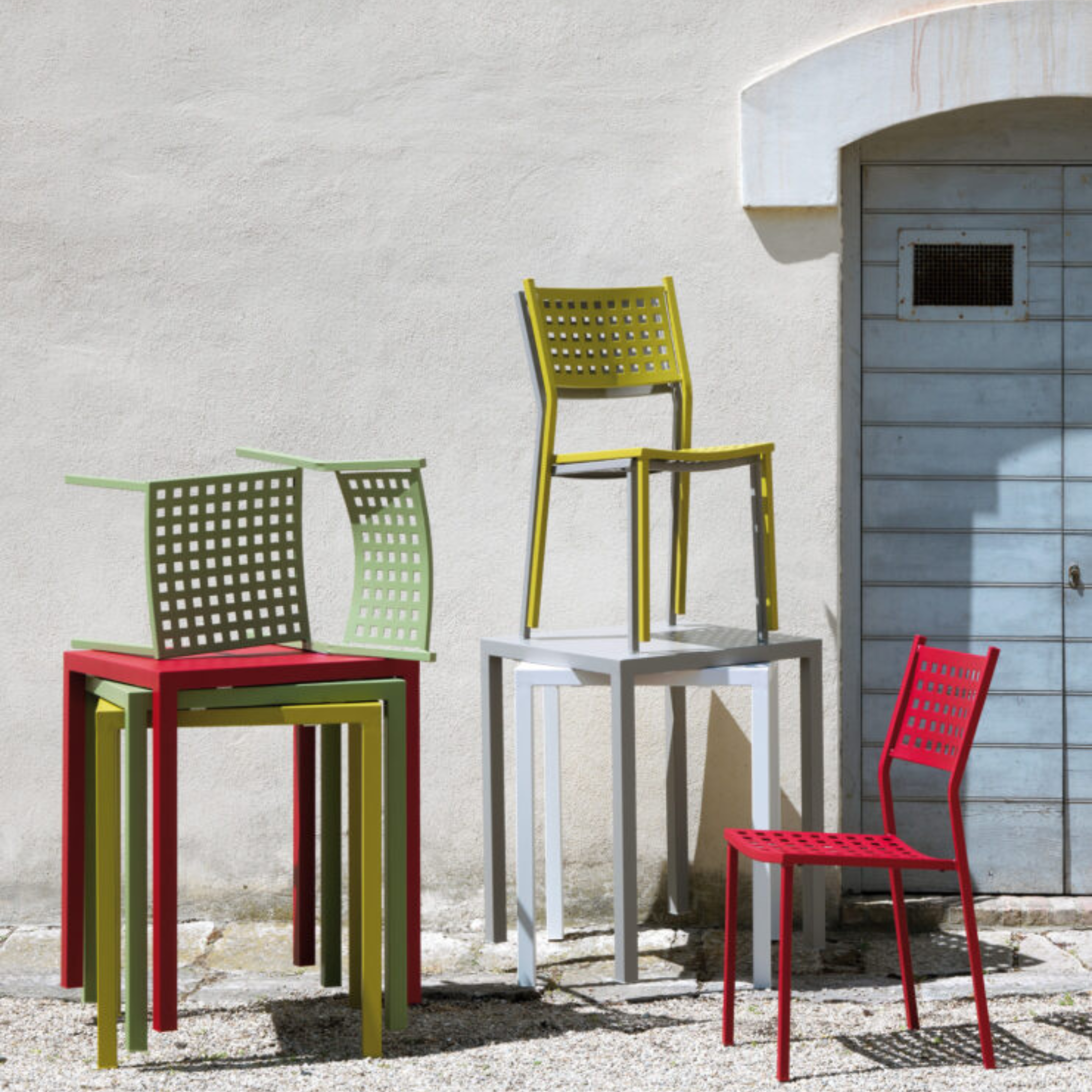 Set di sedie in metallo da giardino "Alice" con braccioli impilabile cm 53x53 85h