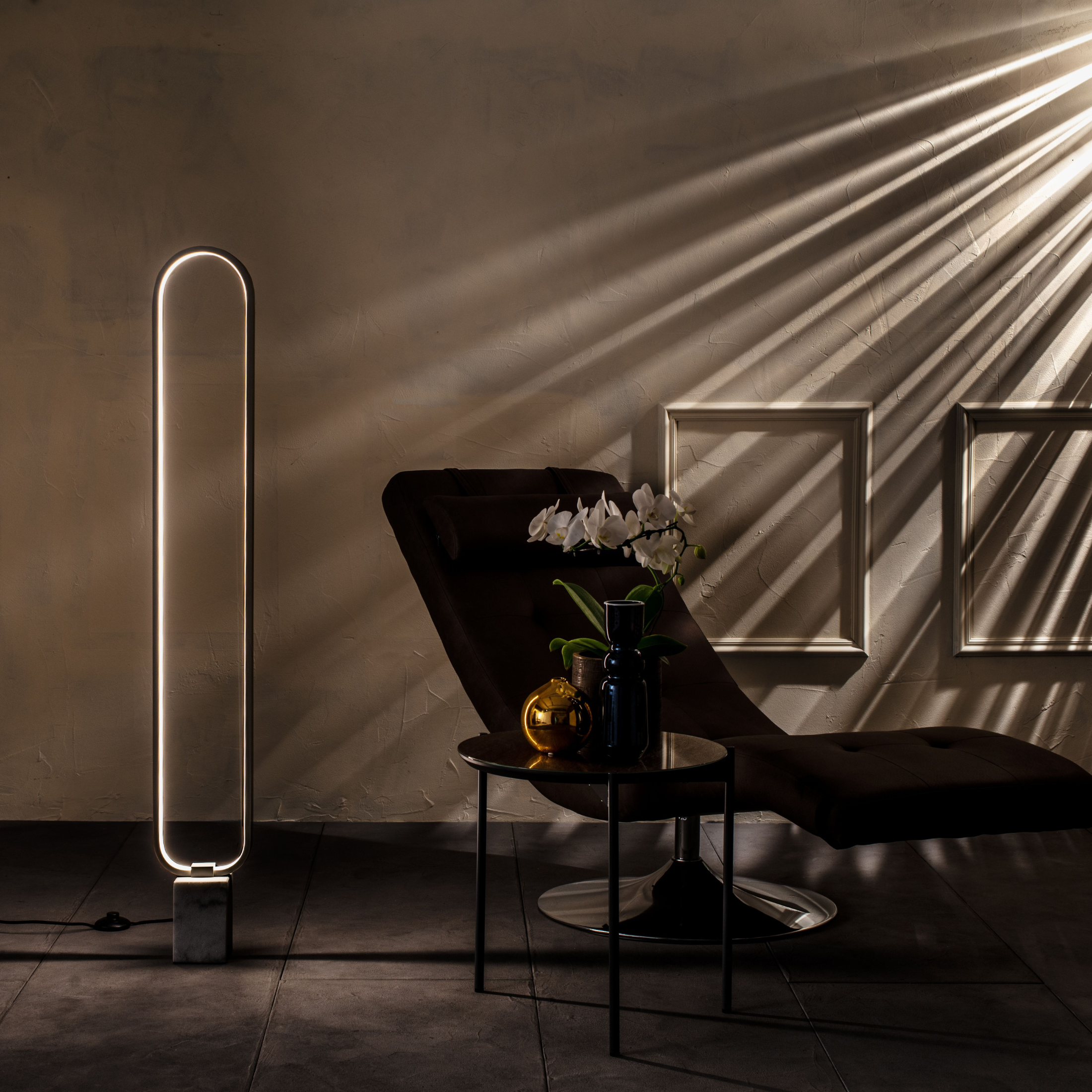 Lampada LED in metallo con base in marmo "Ciak" da terra e tavolo