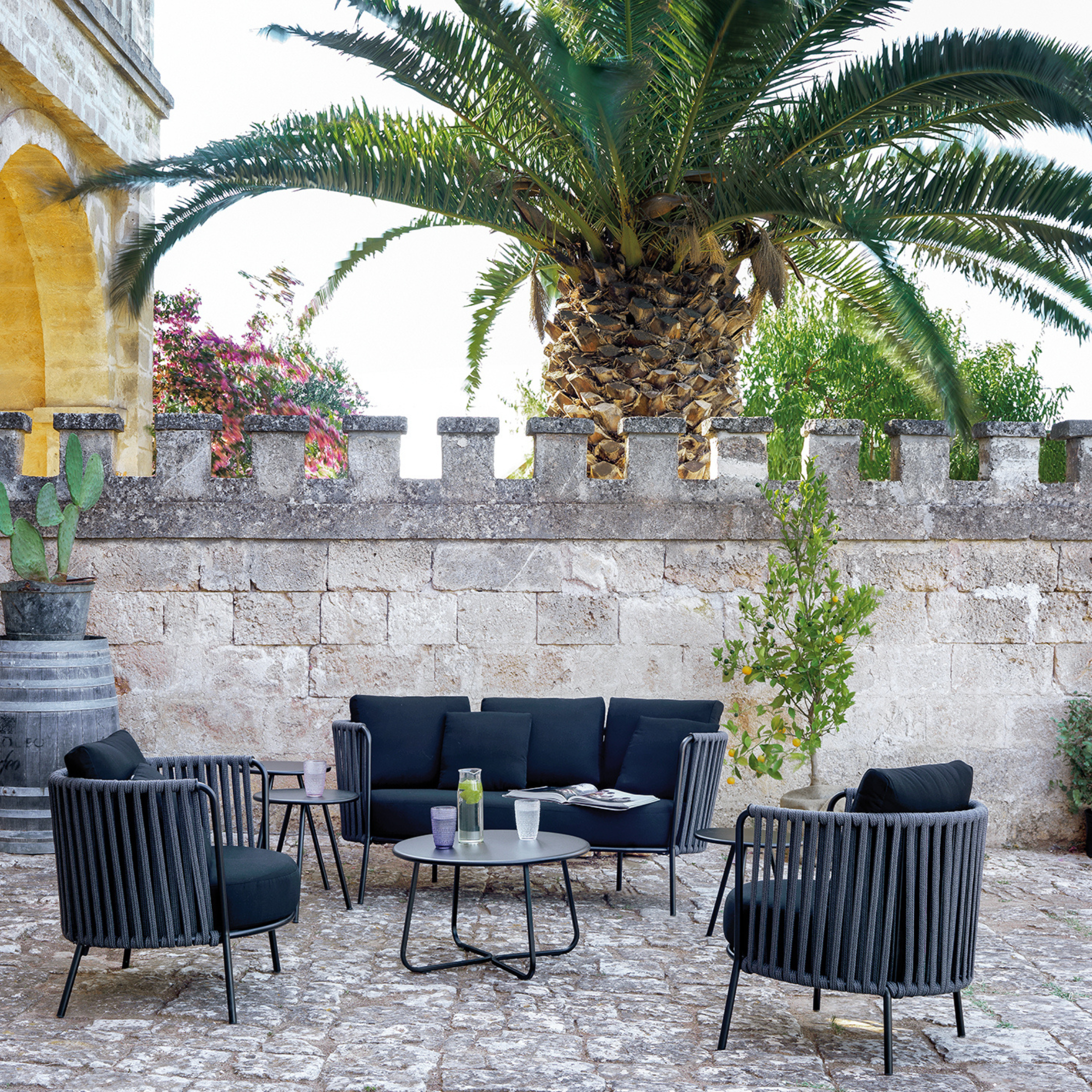 Maxi fauteuil bas en corde et métal chaise longue de jardin "Daisy Rope" 104x104 cm 71h