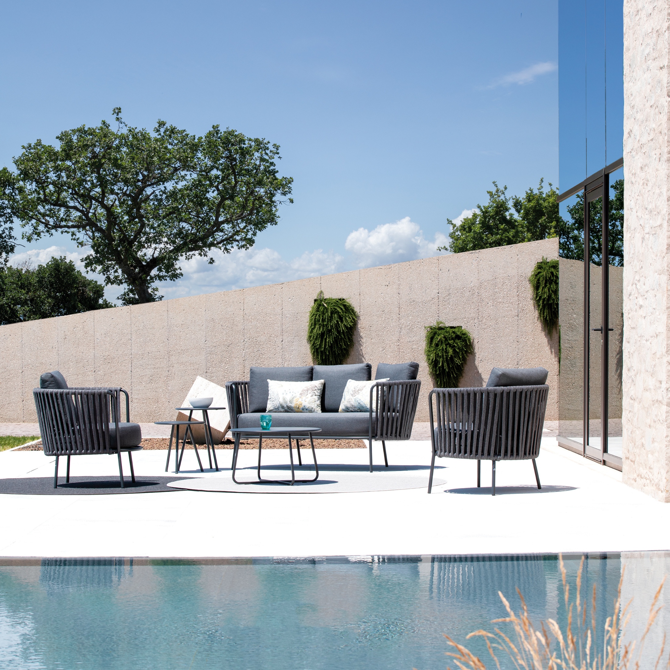 Fauteuil bas en corde et métal "Daisy Rope" chaise longue de jardin 74x74 cm 69h