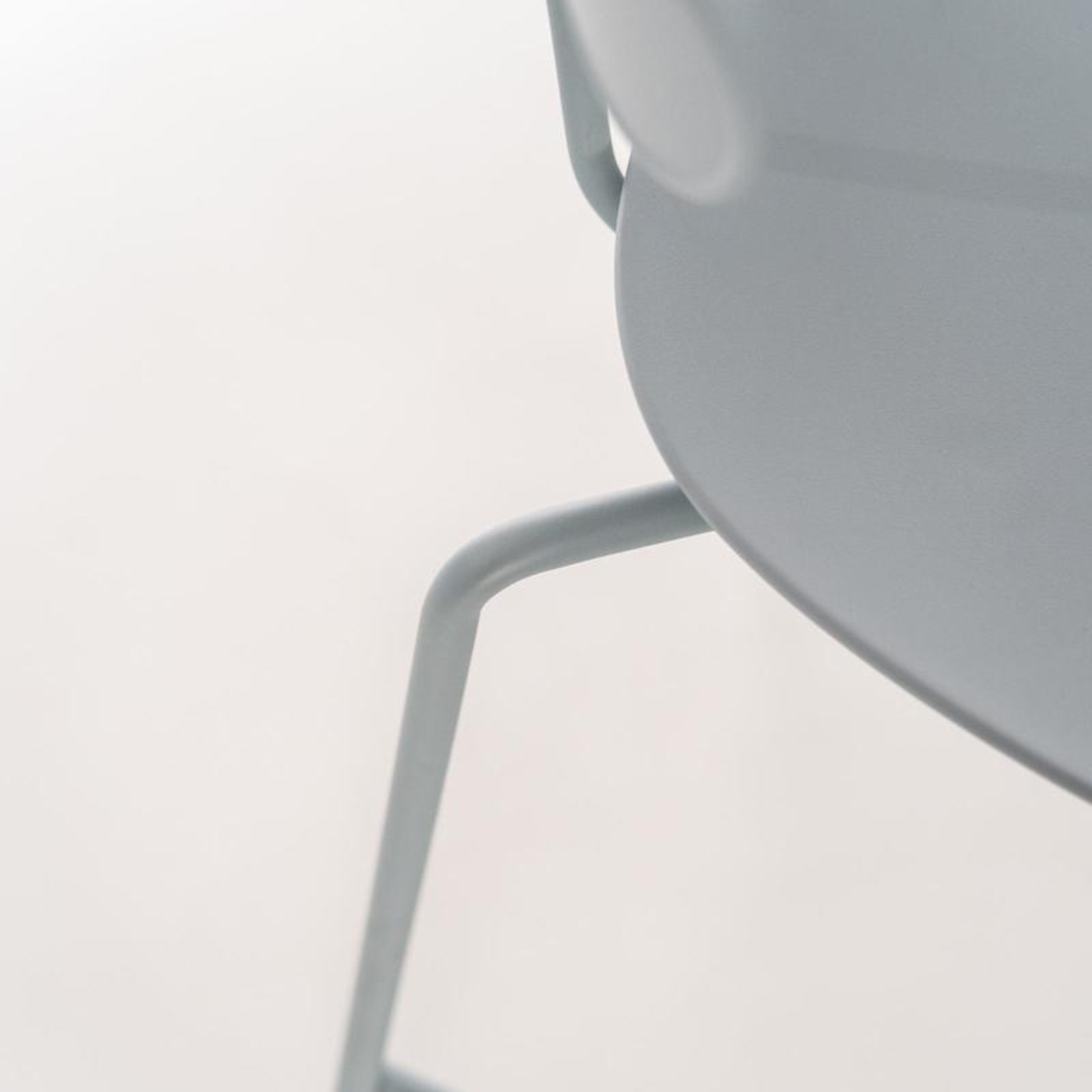 Set di sgabelli alti azzurri con poggiapiedi in PP "Samy" gambe in metallo cm 51x45 98h