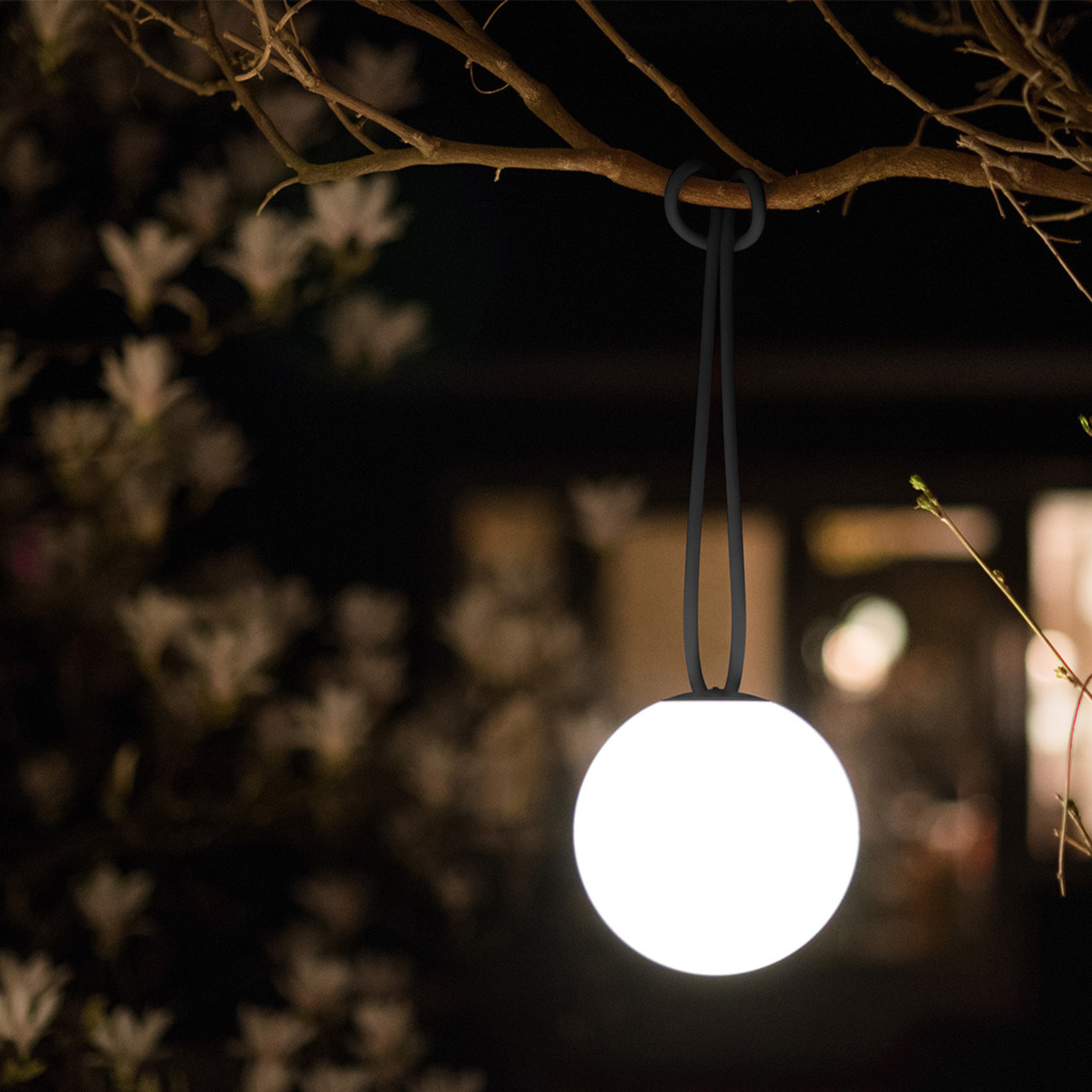 Lot de 2 lampes LED suspendues à piles "Bolleke" en PEHD avec crochet en caoutchouc 20x20 cm