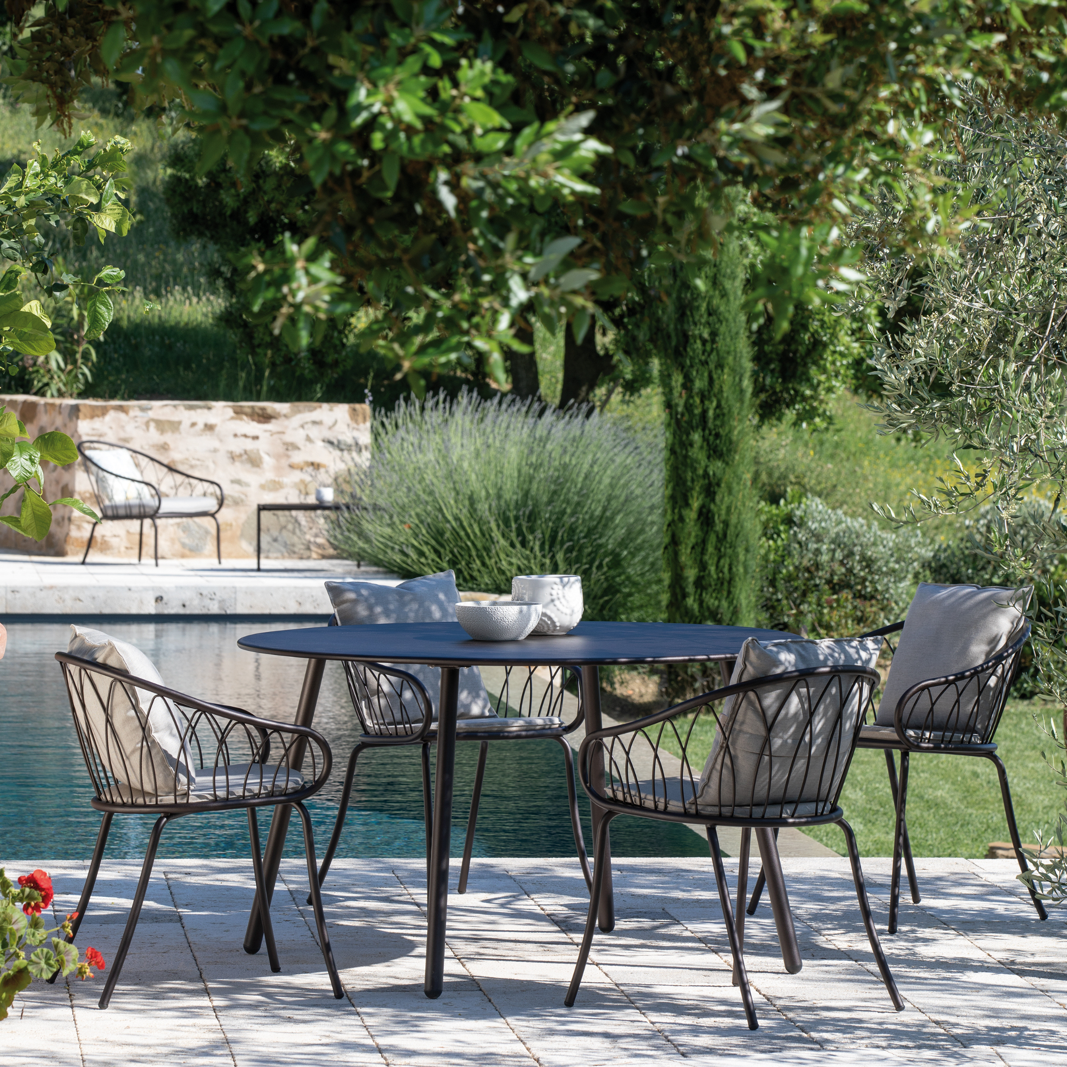 Set di sedie da giardino in metallo verniciato "Flora" impilabili cm 59x56 81h