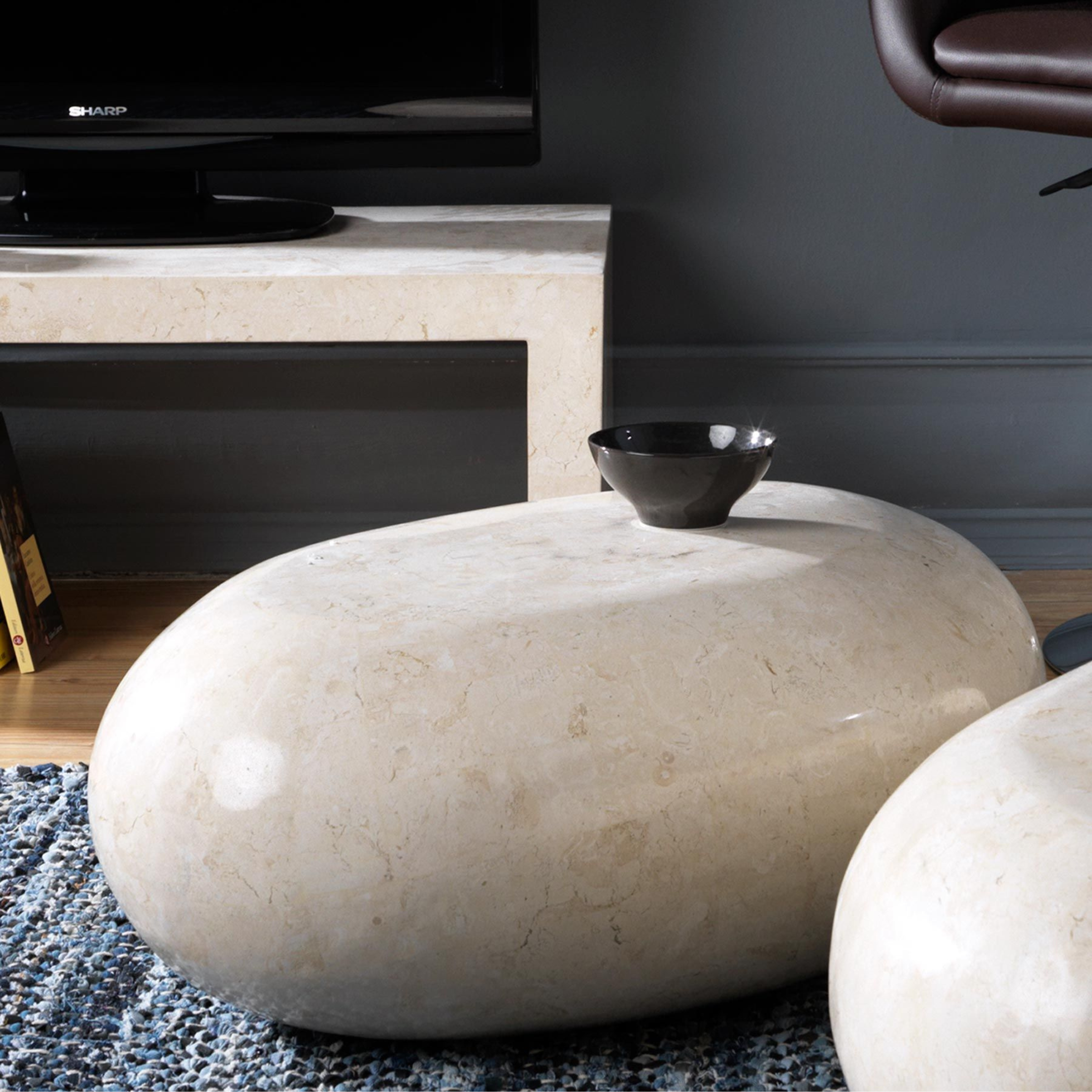 Table basse en pierre fossile table basse "Sasso"