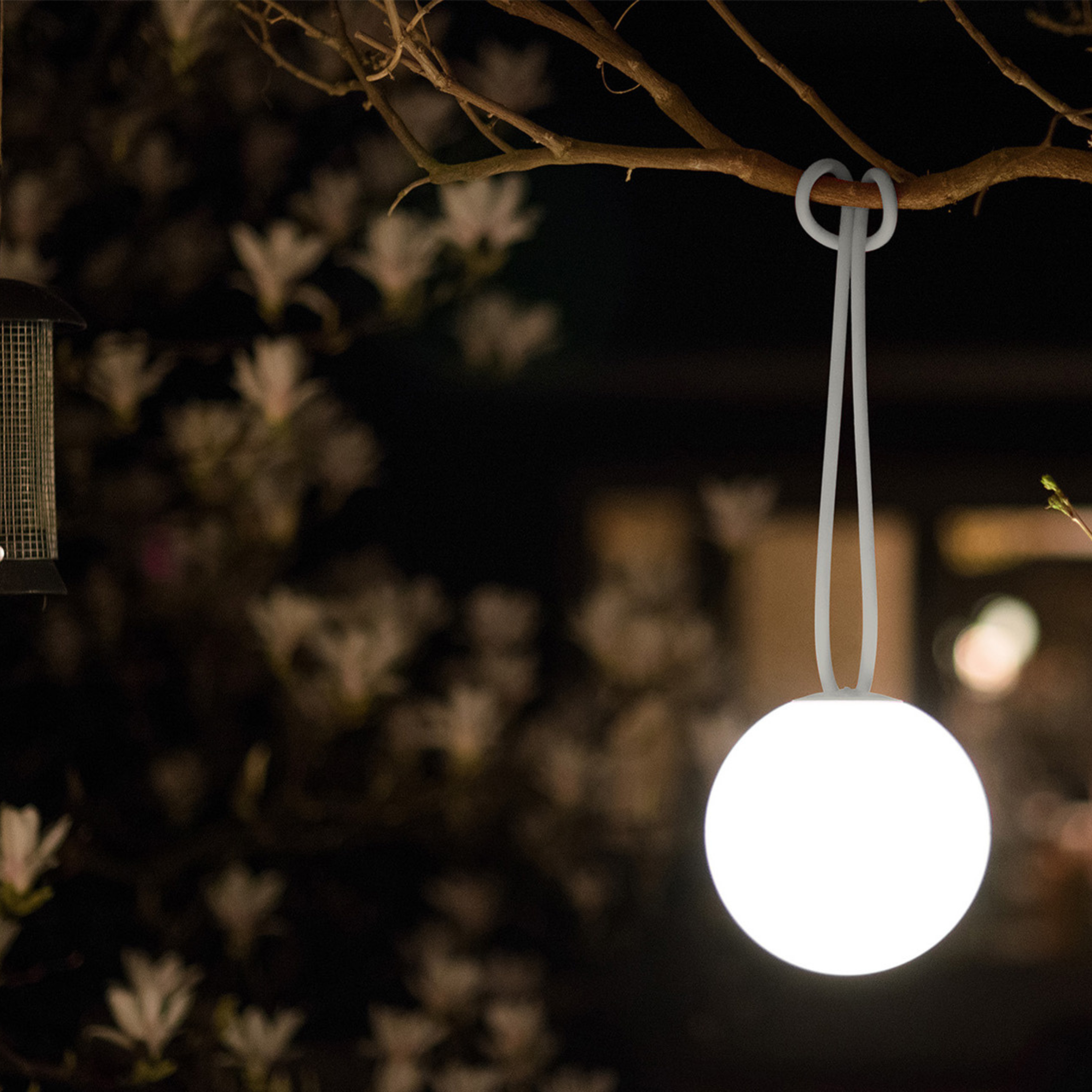 Juego de 2 lámparas LED suspendidas a pilas "Bolleke" de HDPE con gancho de goma 20x20 cm