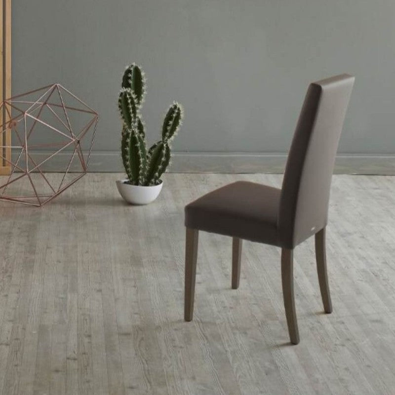 Set di sedie da pranzo "Nancy" imbottite in ecopelle con gambe in legno cm 47x47 101h