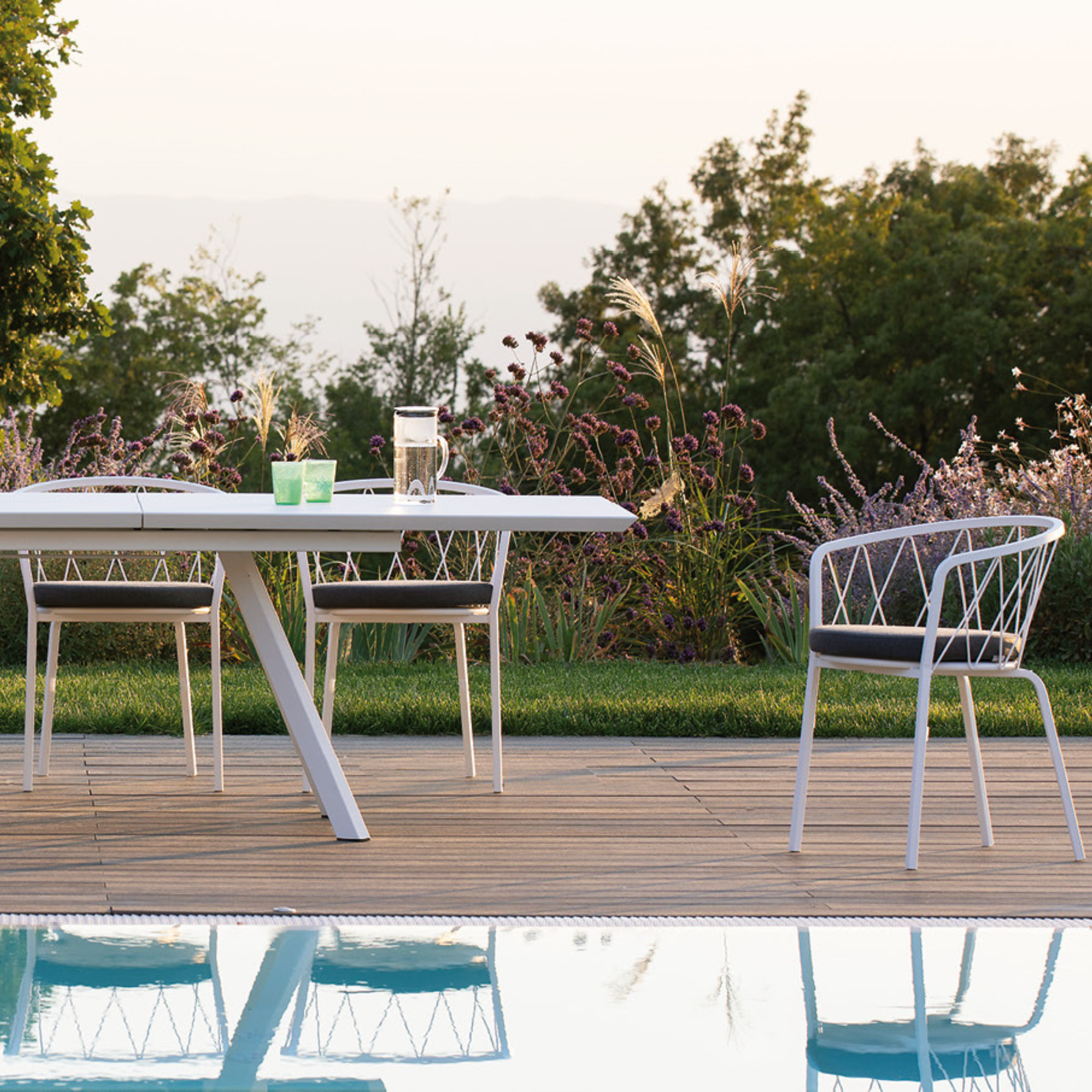 Set di sedie da giardino in metallo verniciato impilabili "Daisy" cm 57x55 75h