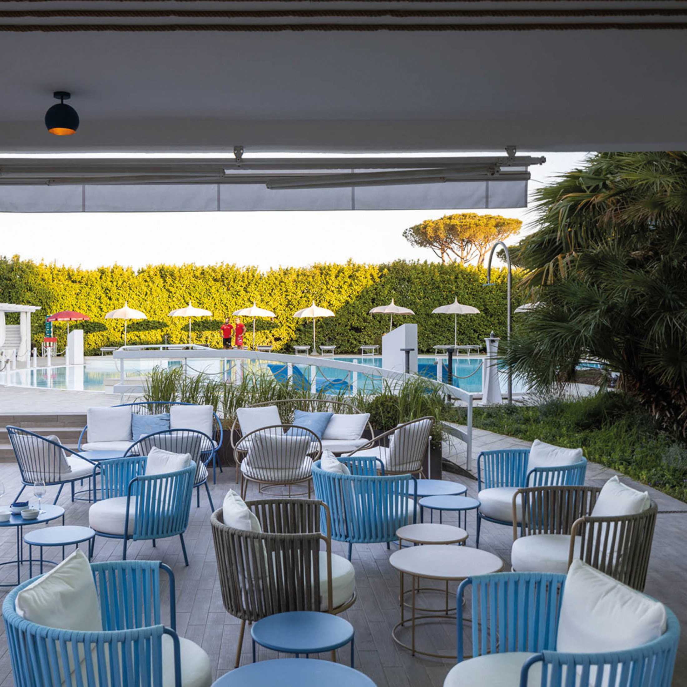 Table ronde en métal "Daisy" table basse pour jardin h 45 cm