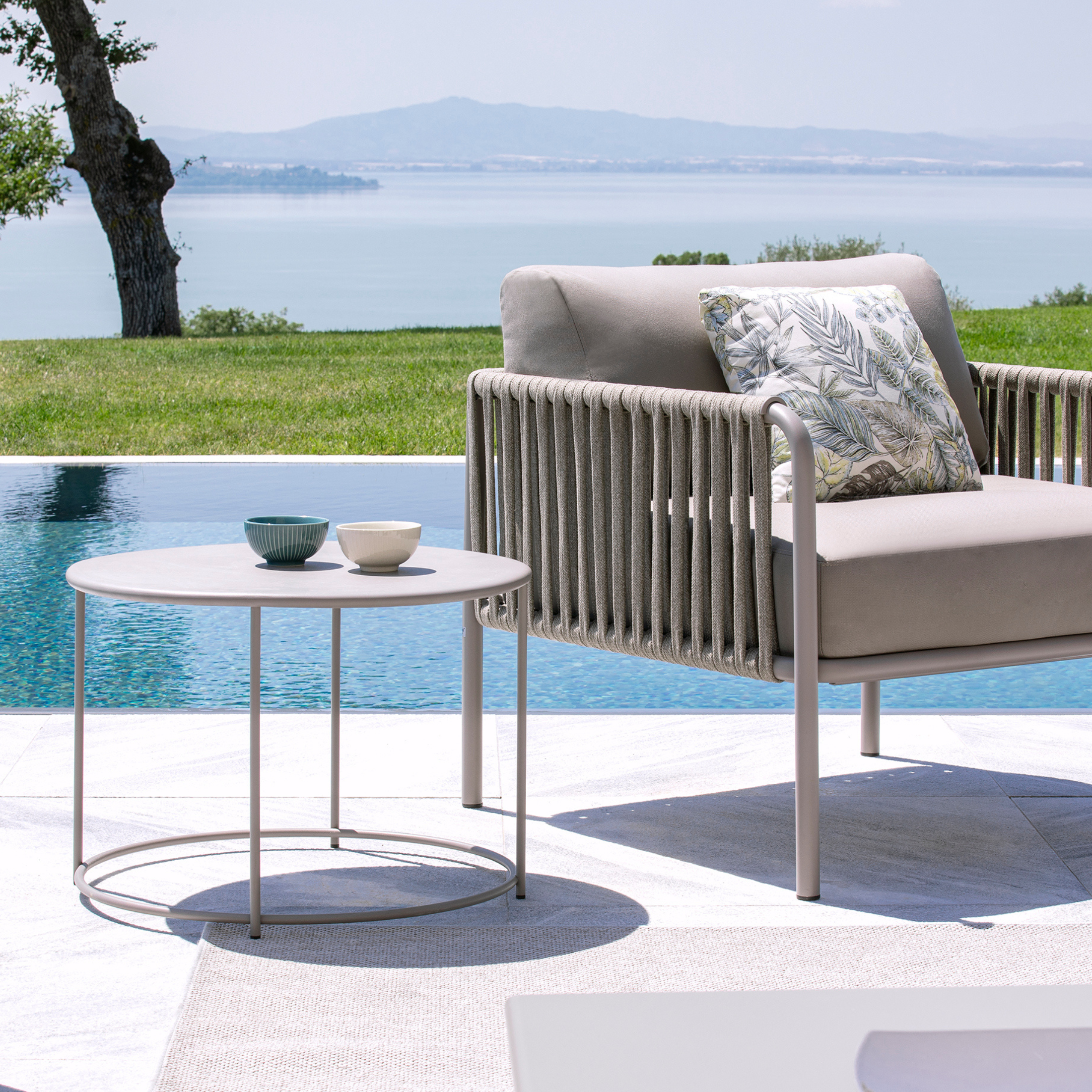 Table ronde en métal "Daisy" table basse pour jardin h 45 cm