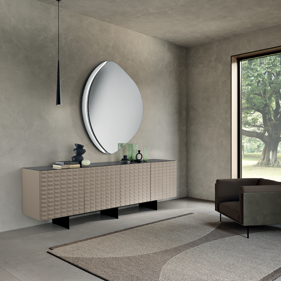 Specchio da parete sagomato "Silhouette" con semi cornice in vetro fuso