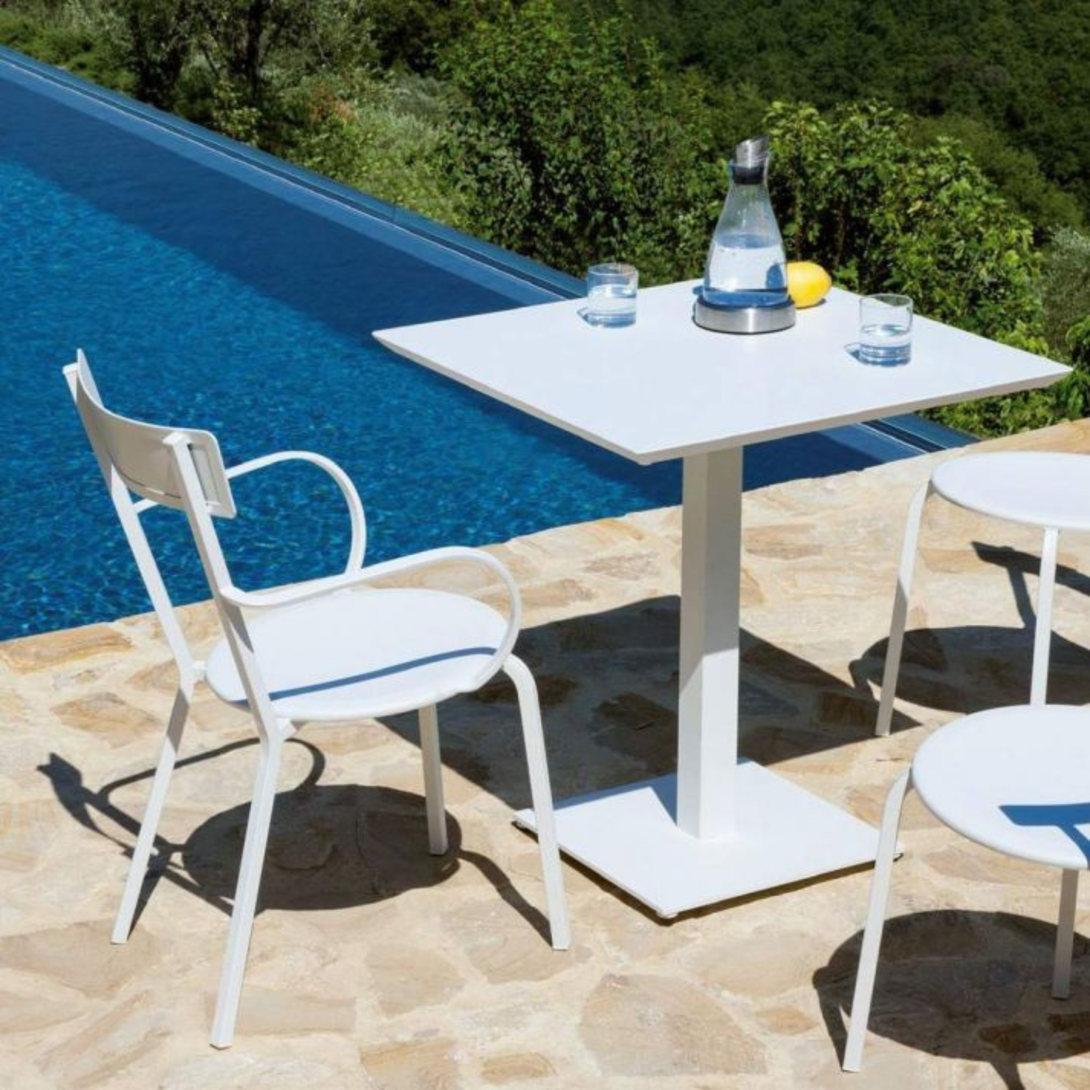 Tavolo quadrato in metallo zincato "Mogan" per giardino h 75 cm