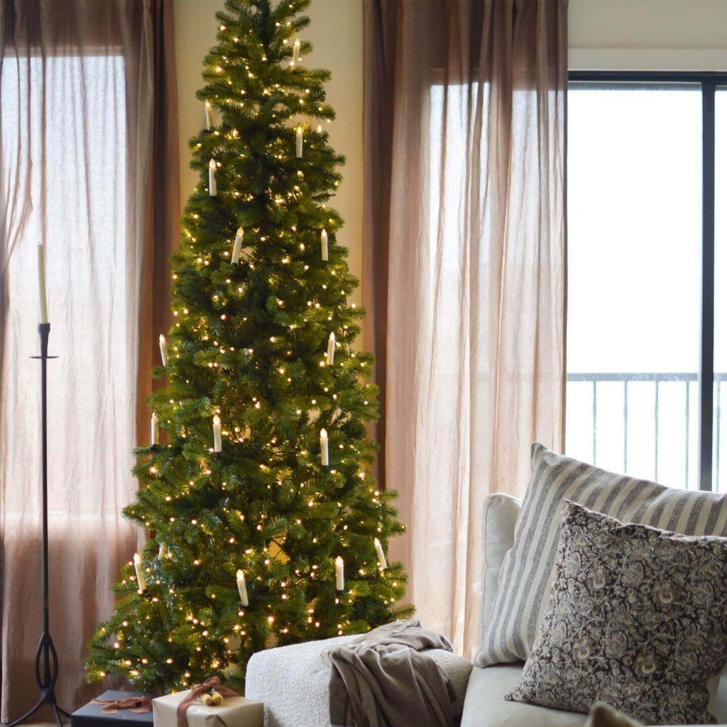 Albero di Natale slim "Gioia" con luci a LED in PVC di altissima qualità