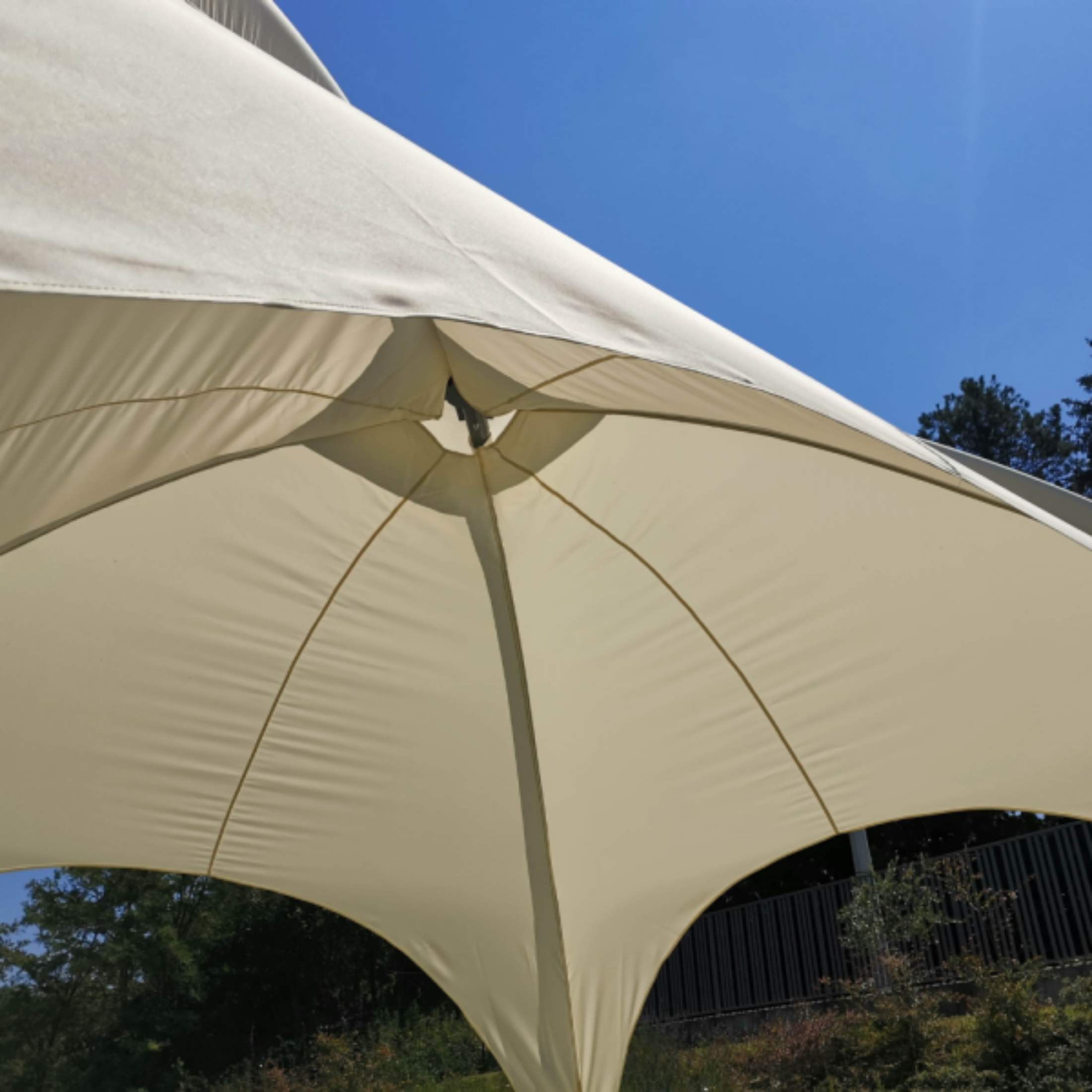 Cenador de jardín "Igloo" de acero y lona color crudo 350x350 cm 275h