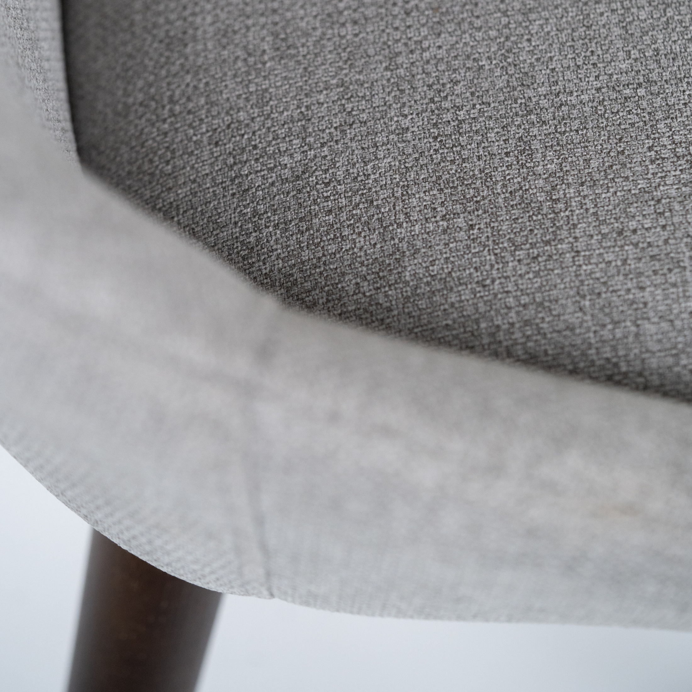 Set di sedie moderne da pranzo in tessuto "Zaira" struttura in legno cm 49x58 85h