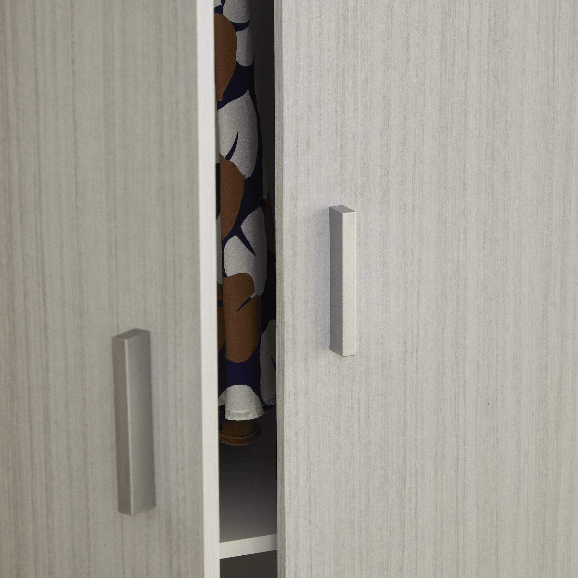 Armadio guardaroba moderno "Bozza" in legno 2 ante e 2 cassetti cm 77x52 182h