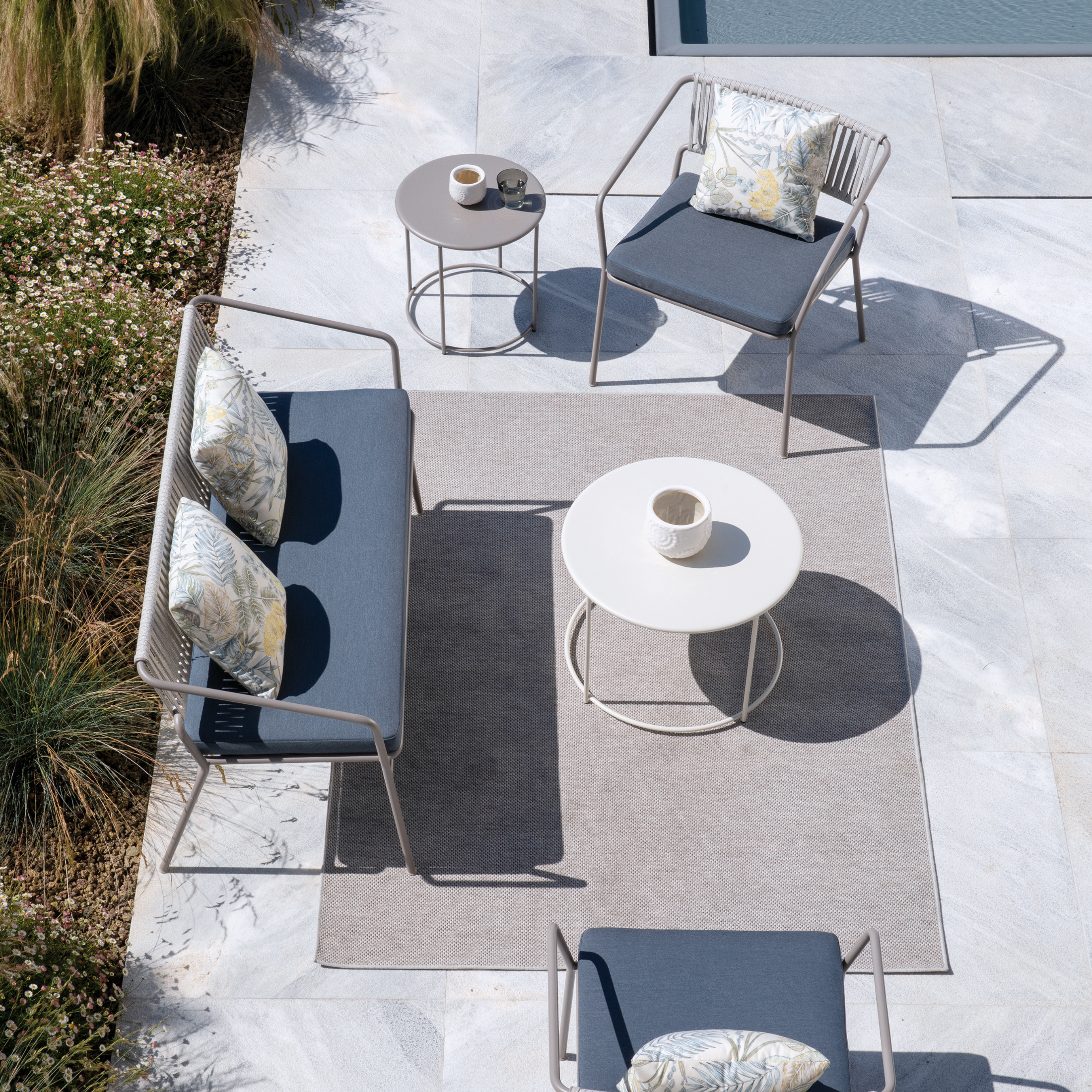 Table ronde en métal "Daisy" table basse pour jardin h 45 cm