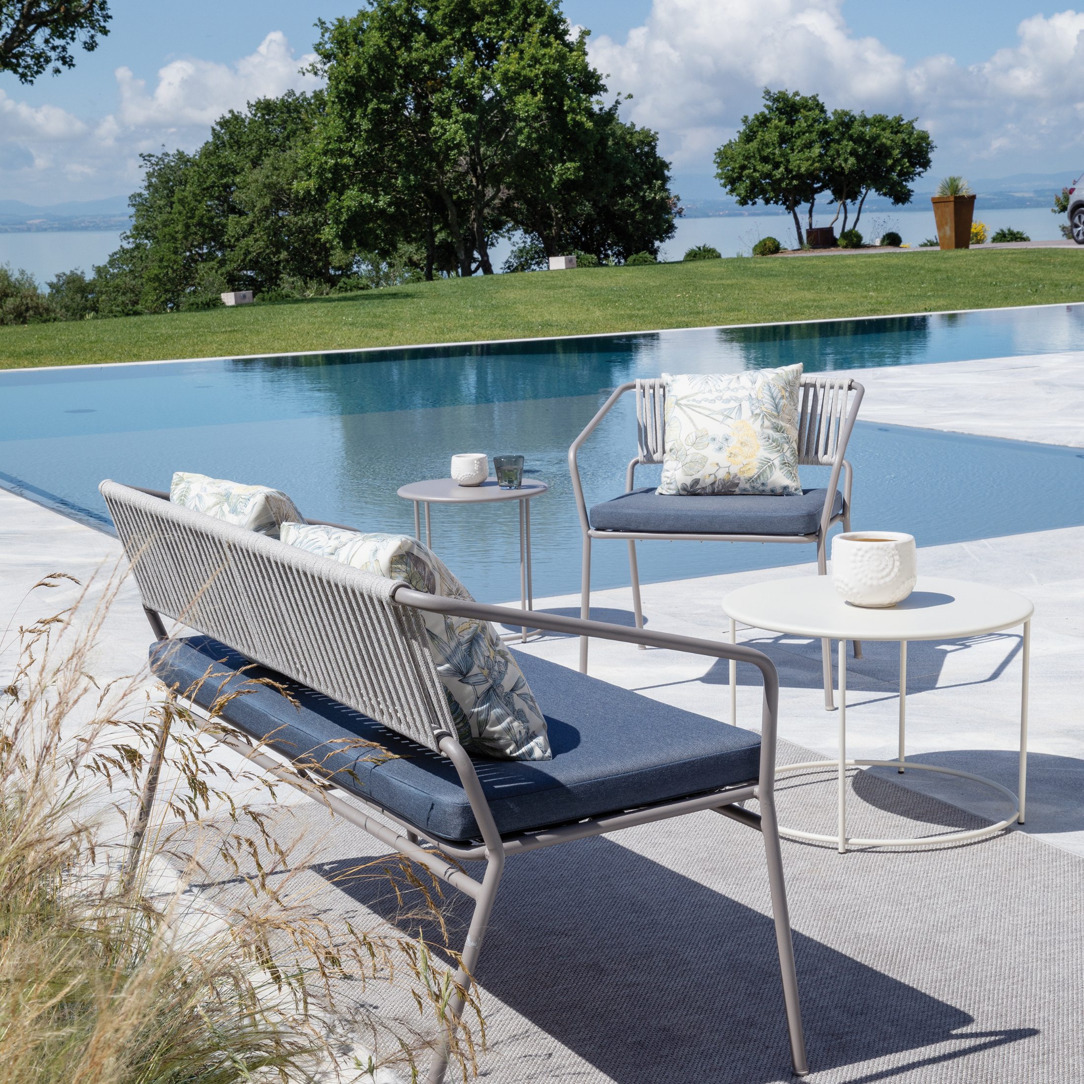 Table ronde en métal "Daisy" table basse pour jardin h 45 cm