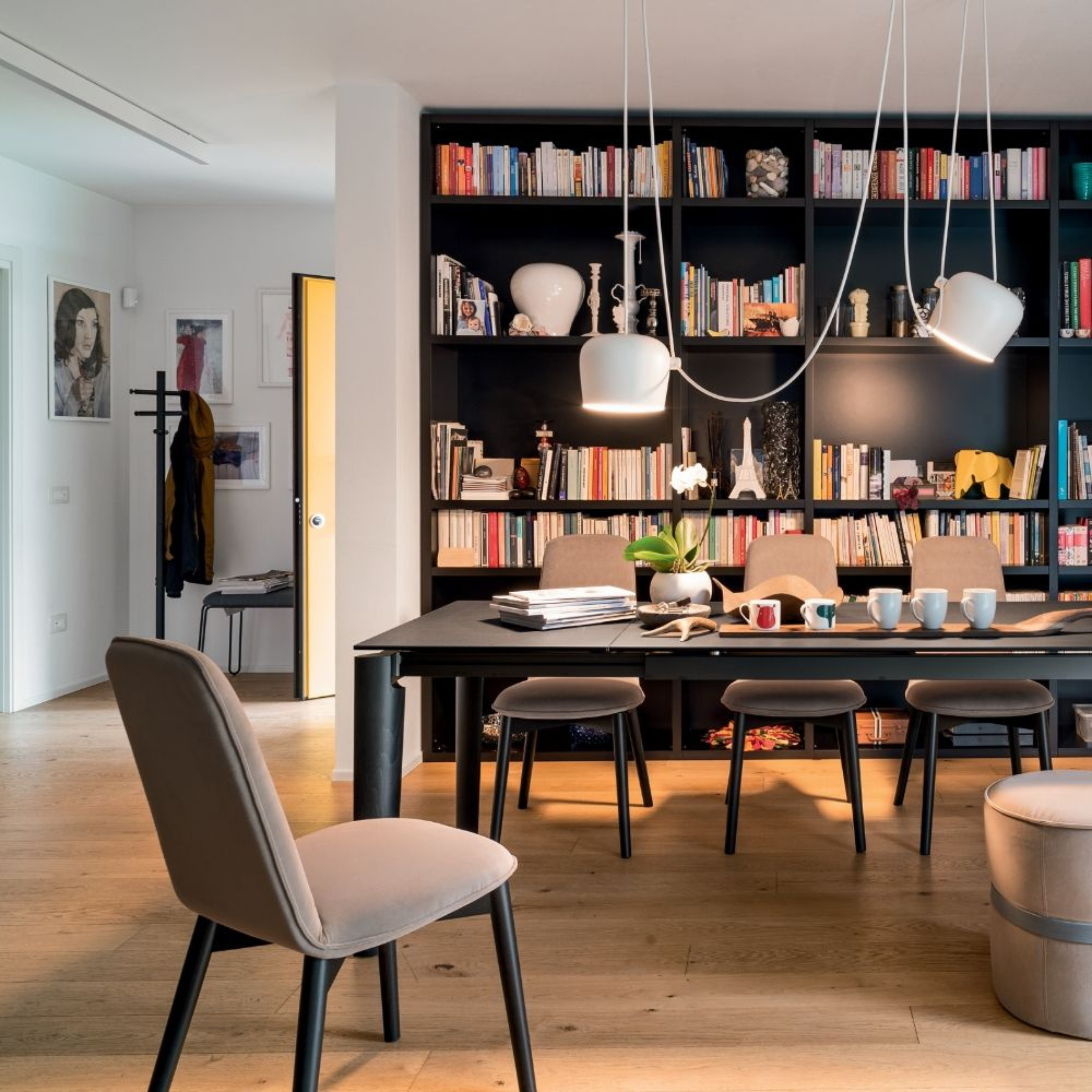 Set di sedie moderne da soggiorno "Riley" con tessuto imbottito cm 46x60,5 94h