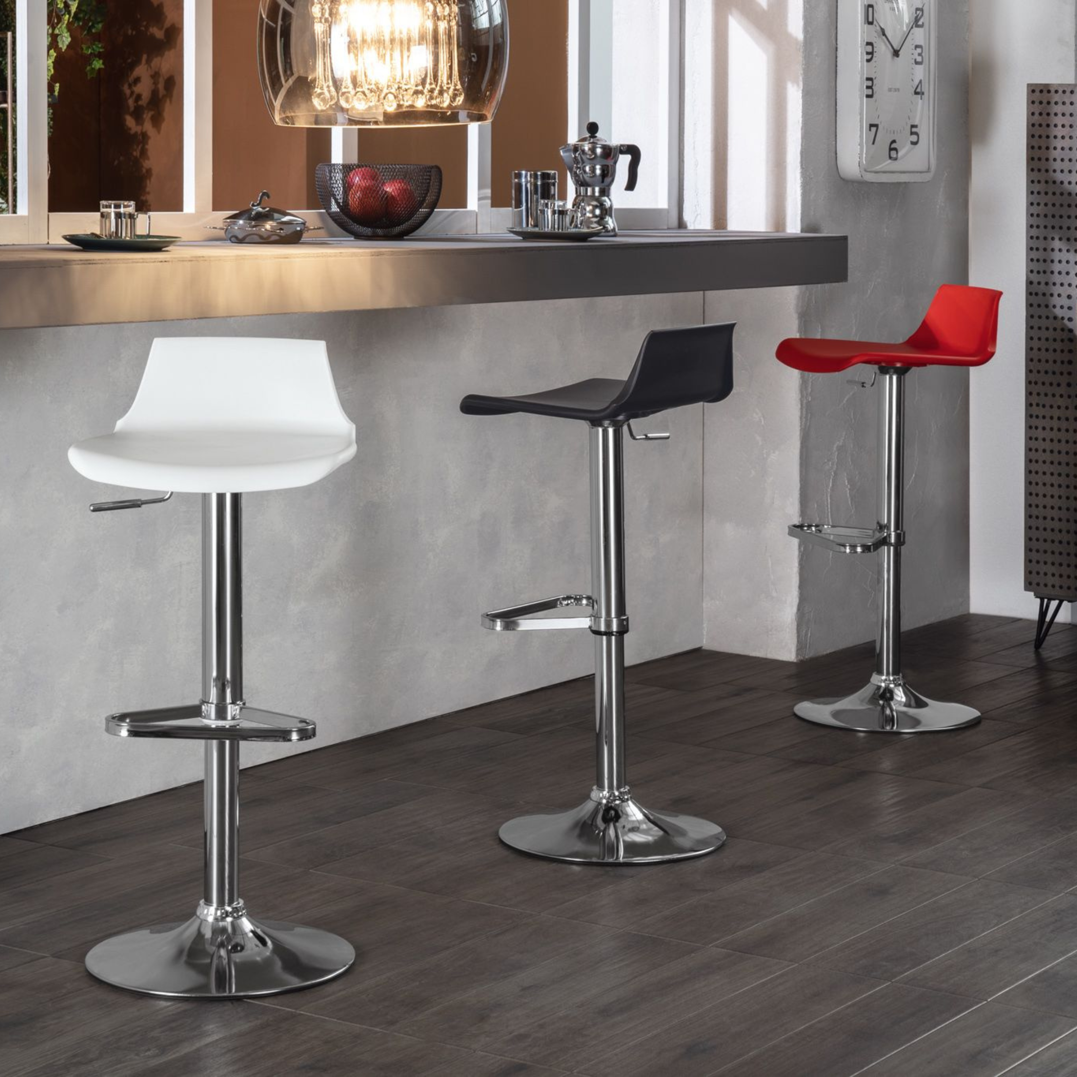 Set di sgabelli alti "Henri" in polipropilene con elevazione a gas e poggiapiedi cm 41x39 72h