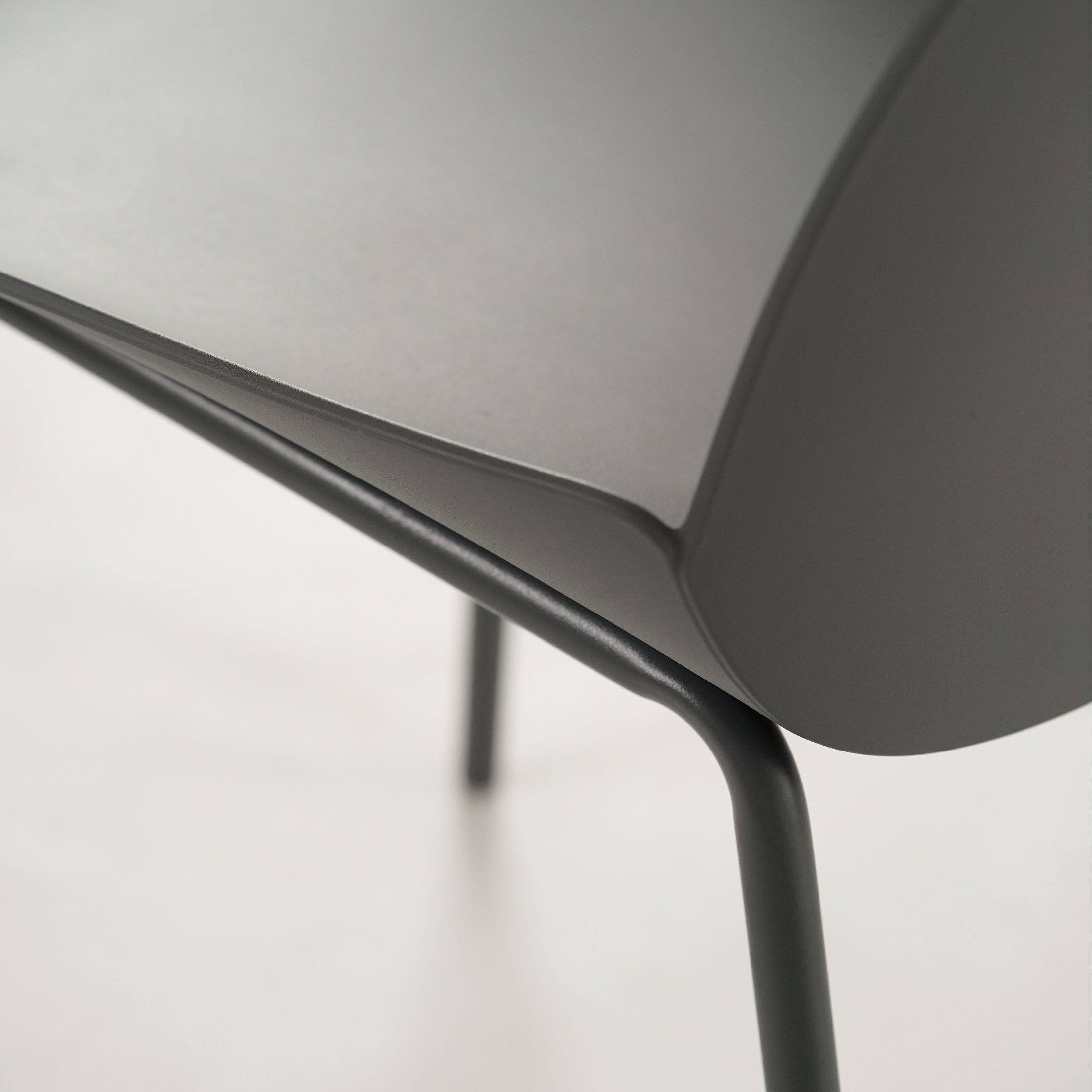 Set di sedie moderne in polipropilene "Azzurra" con struttura in metallo verniciato da soggiorno