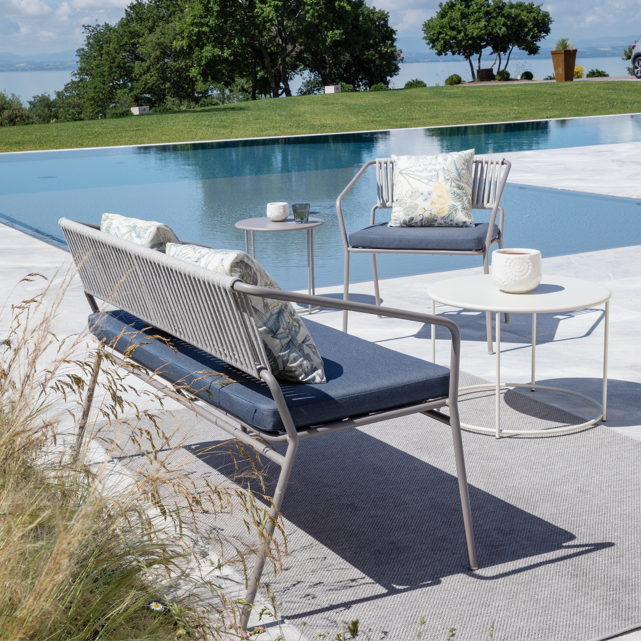 Canapé de jardin en métal "Slot" banquette empilable 152x65 cm 72h