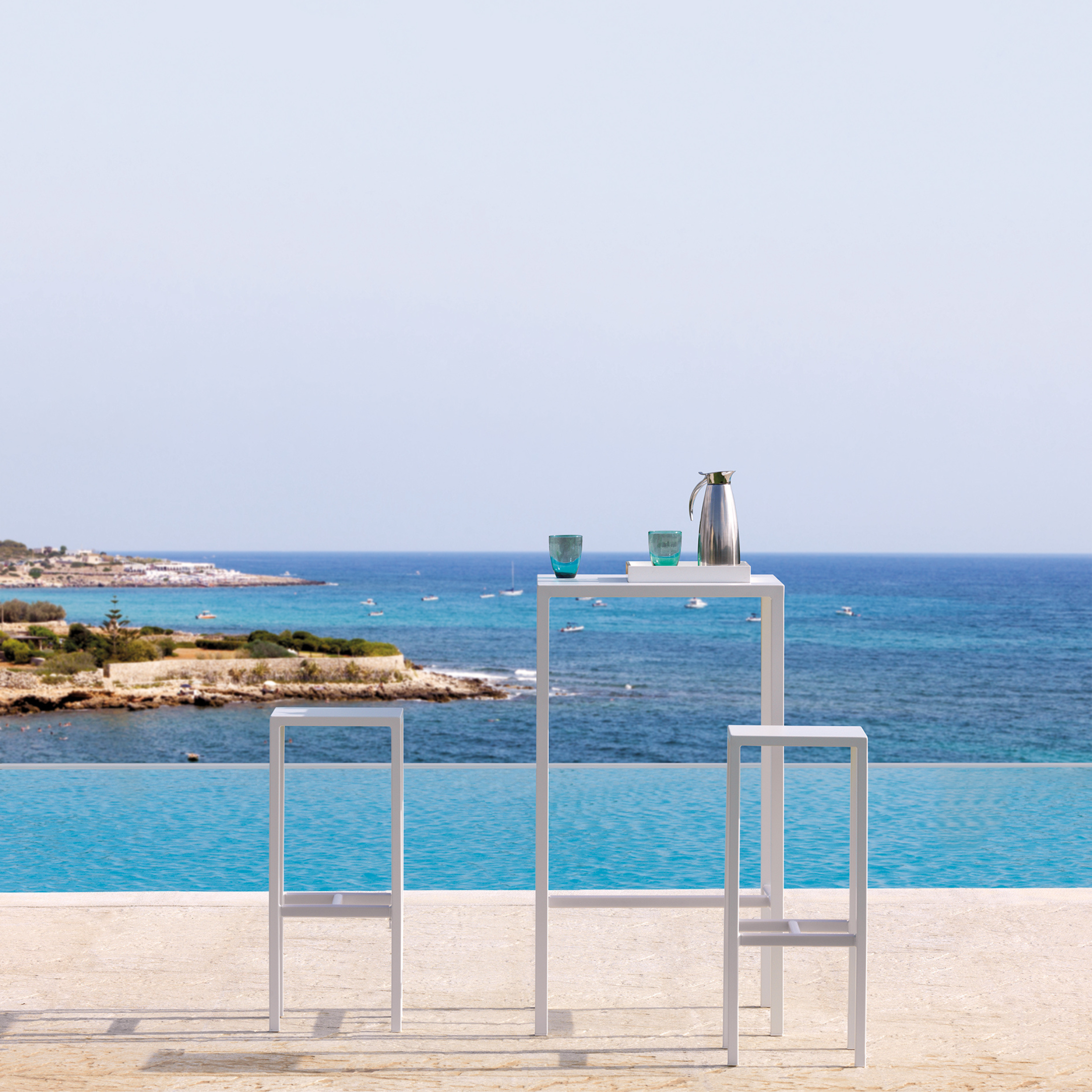 Ensemble table haute + 4 tabourets de jardin modernes "Bord de mer" en métal
