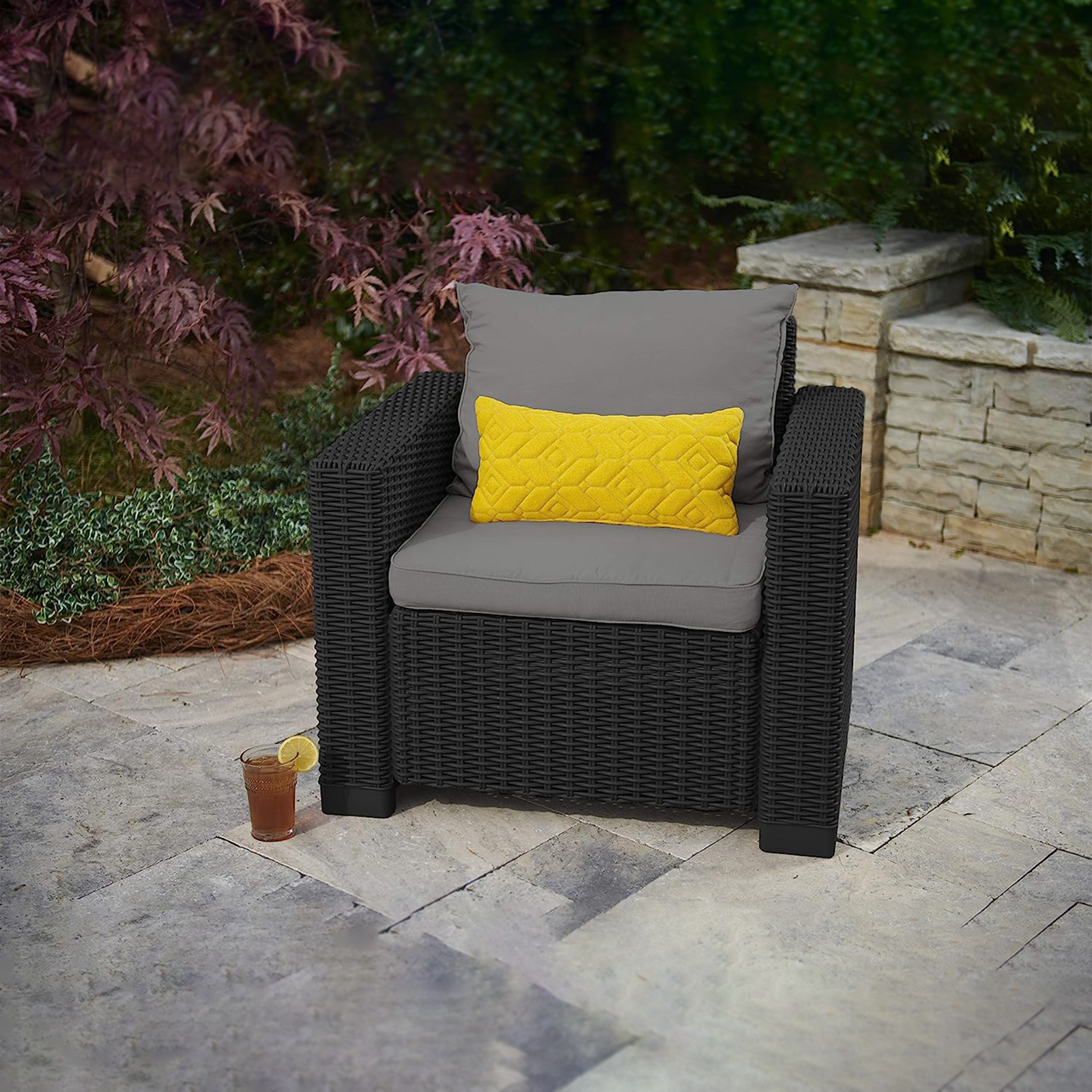 Lot de 2 fauteuils de jardin "California" en résine effet rotin avec coussins 83x68 cm 72h