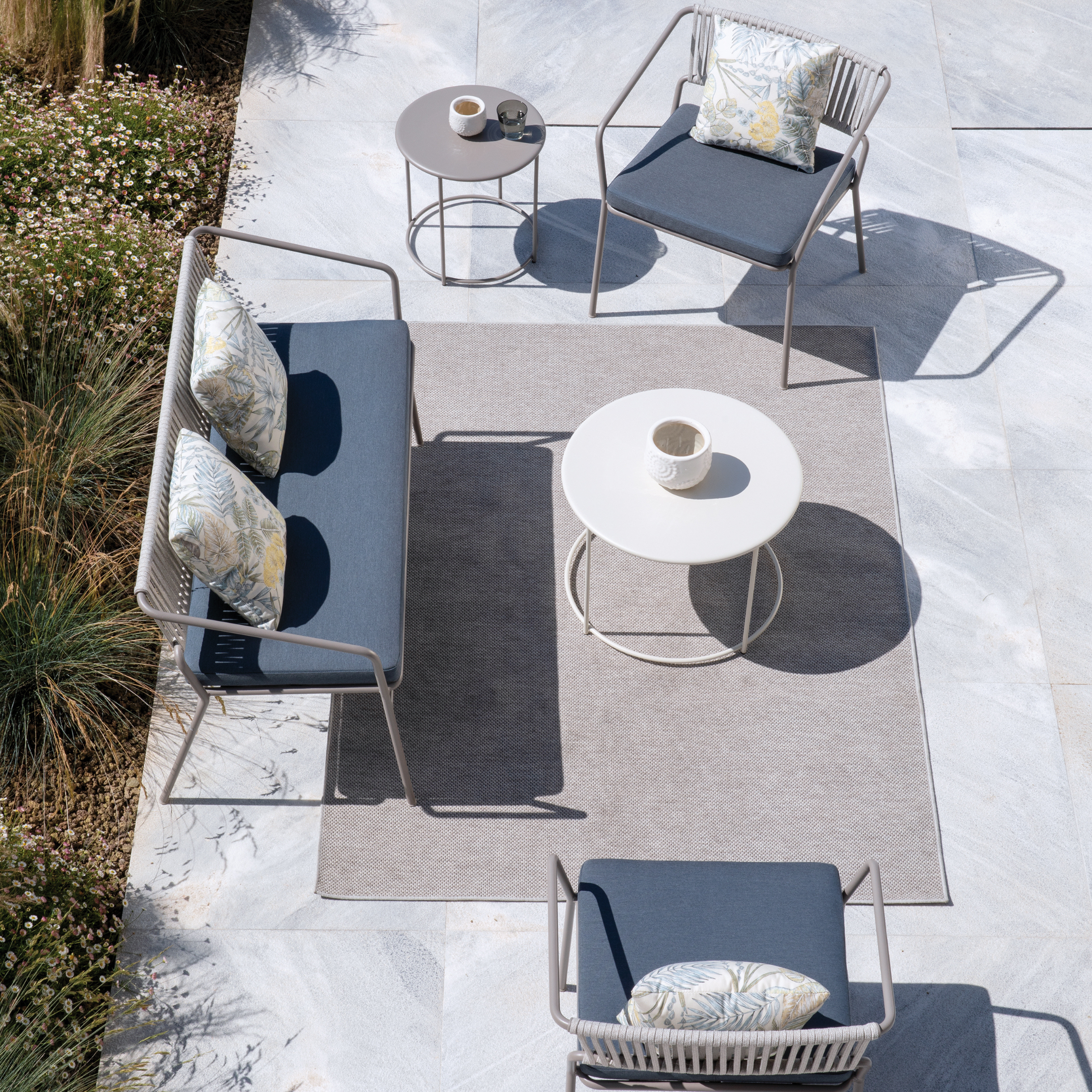 Sillón de jardín bajo en metal "Slot" lounge apilable 68x65 cm 76h