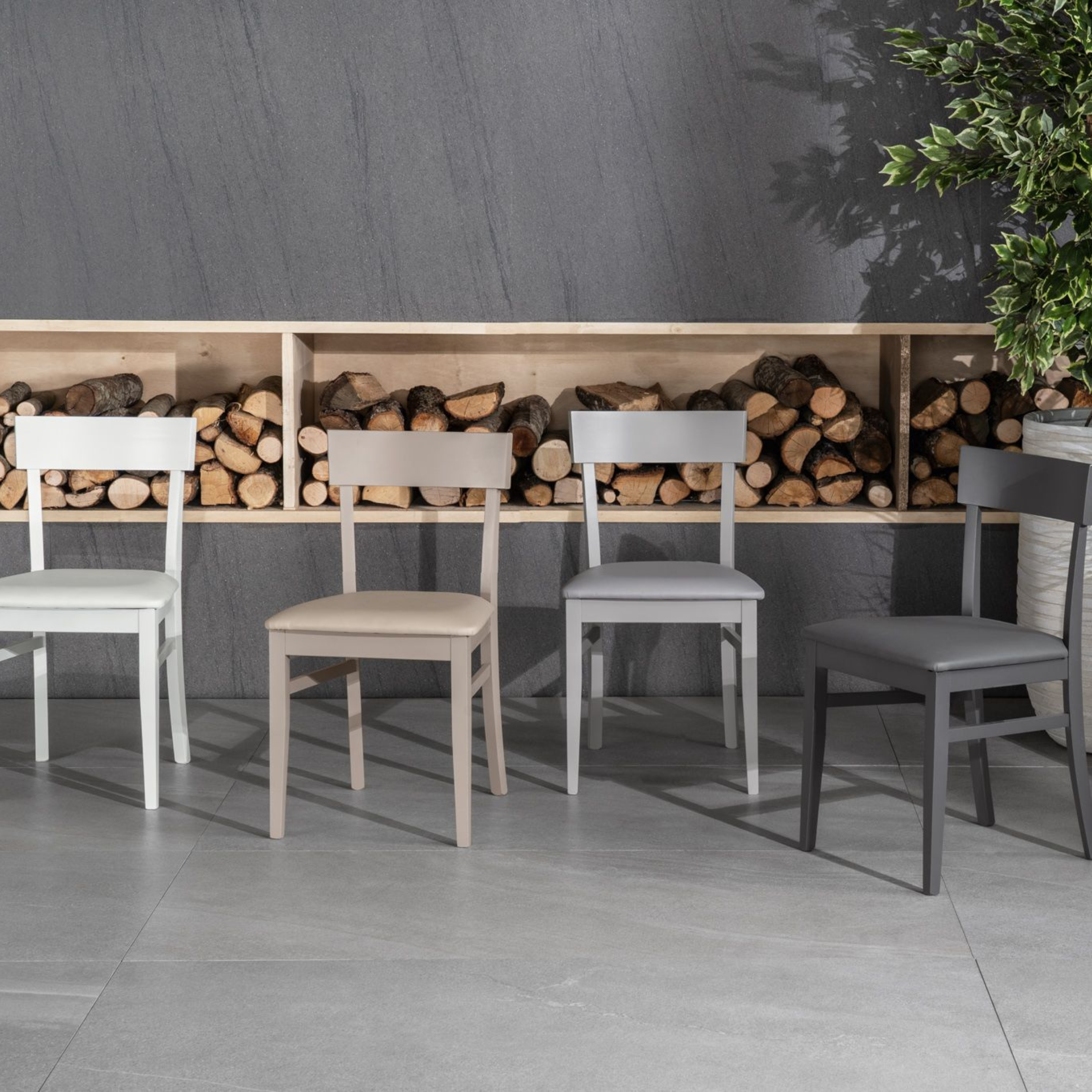 Set di sedie da soggiorno "Siena" in legno laccato imbottite moderne cm 44x45 82h