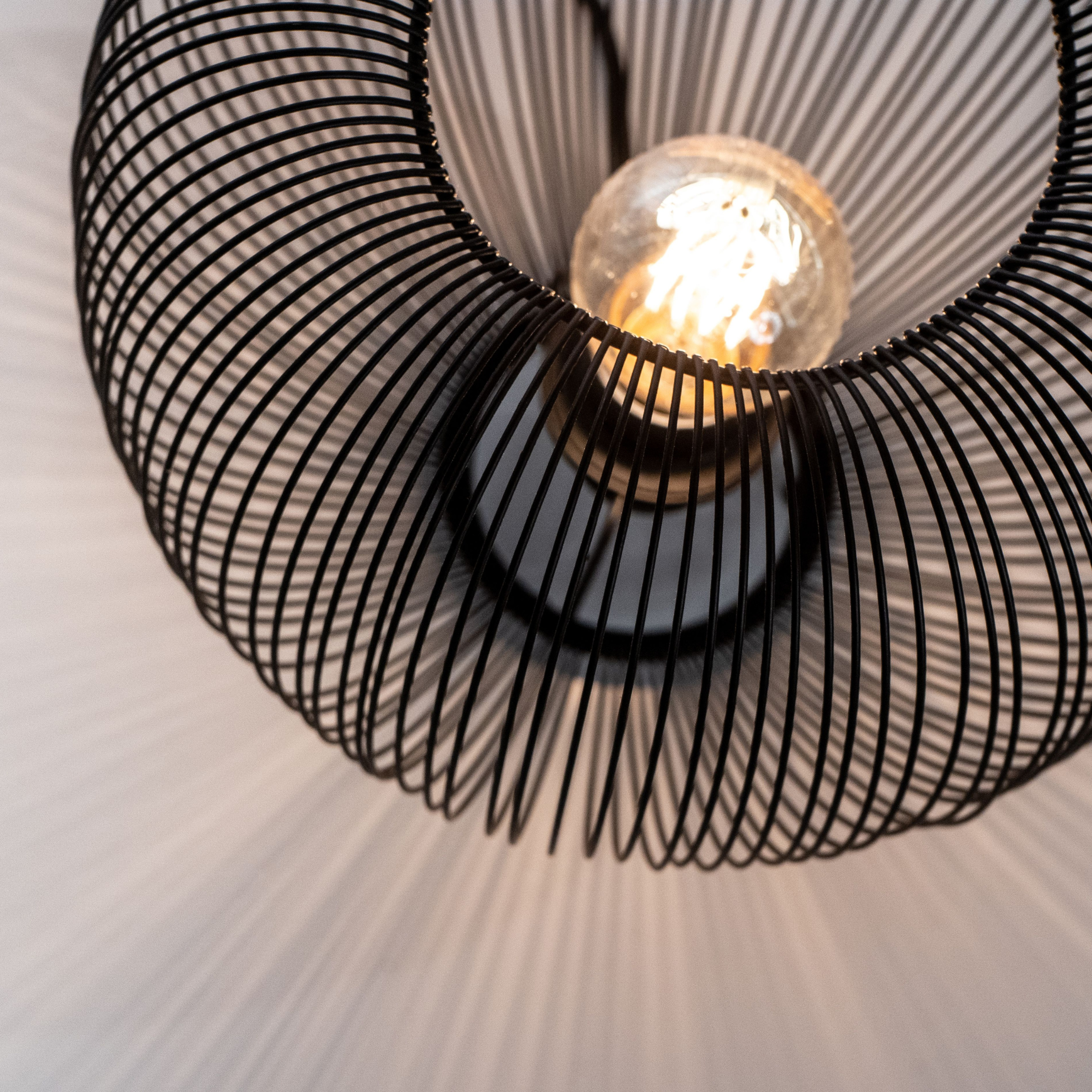 Lampada con paralume in metallo "Sirio" sospesa e da tavolo