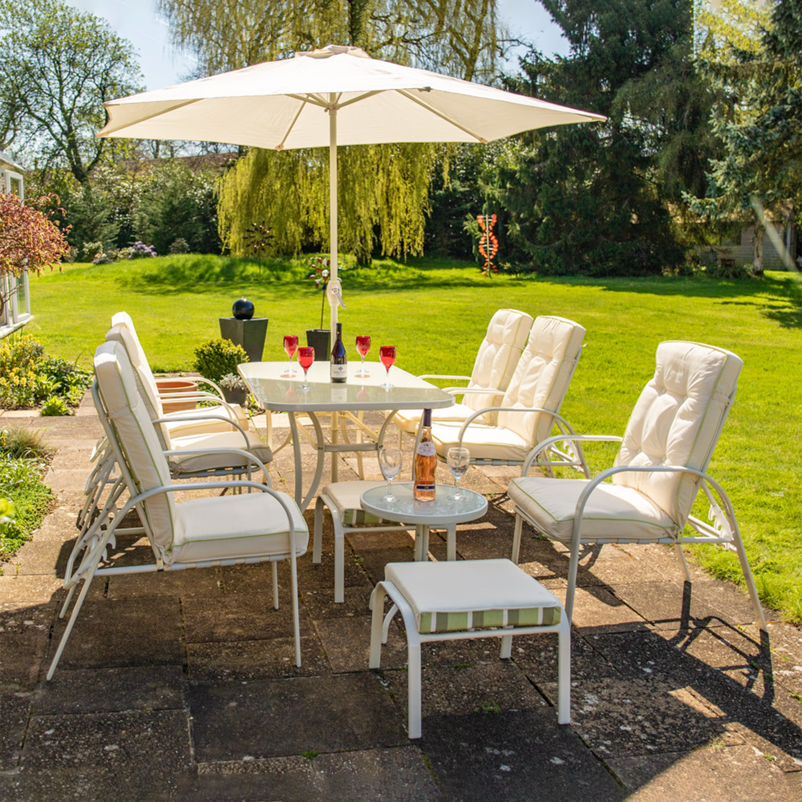 Tavolo da pranzo in metallo "Giove" piano di cristallo temperato e foro porta ombrellone per giardino