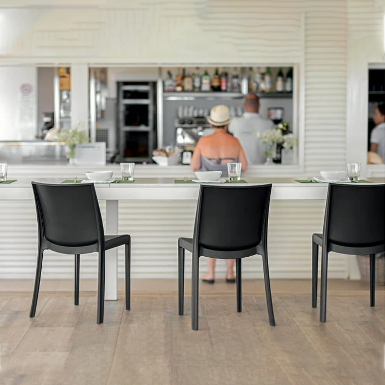 Chaise de salle à manger Perla en polypropylène pour jardin, empilable, antidérapante, 47x55 cm, 82h