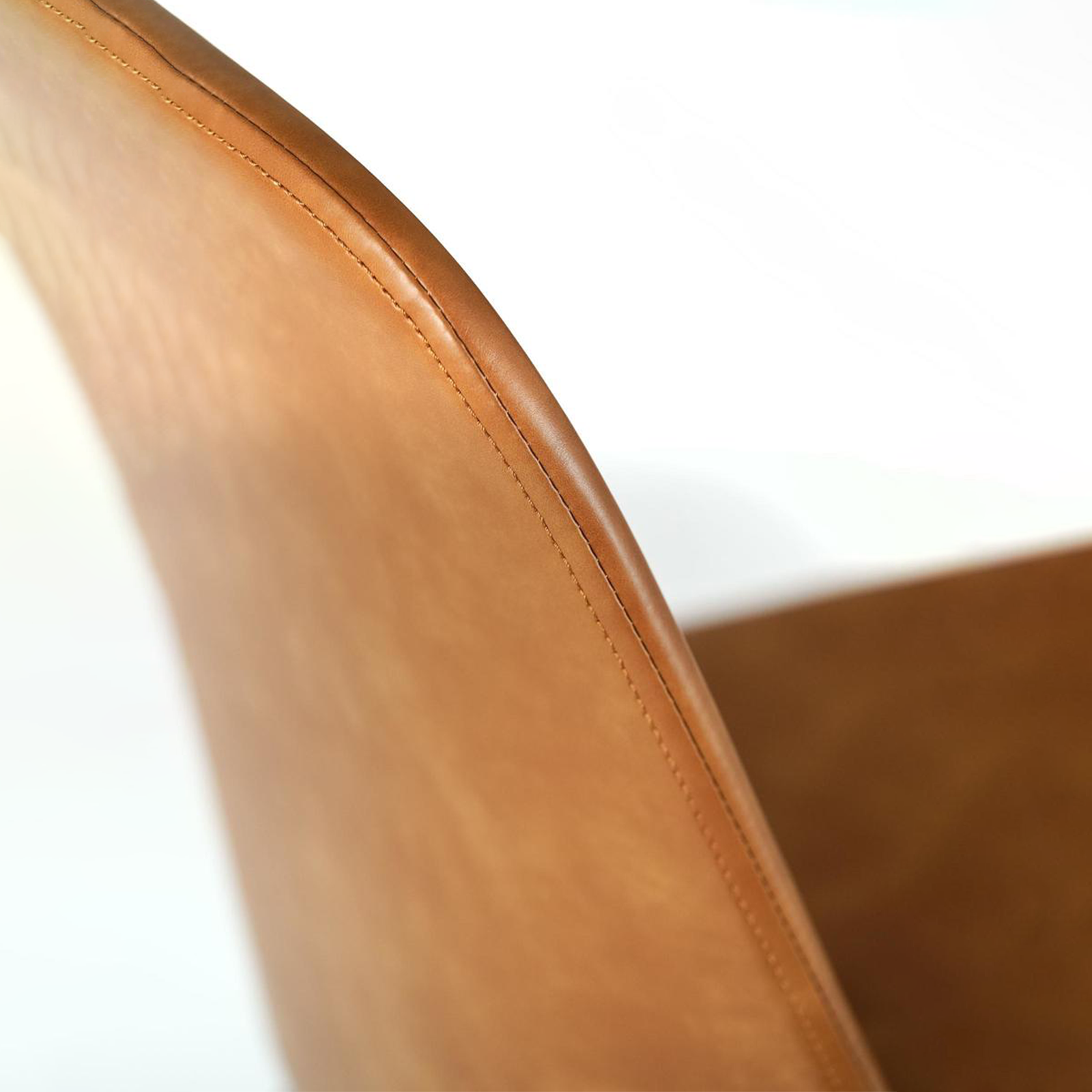 Chaise moderne rembourrée en simili cuir "Tamara" soft touch 45x52 cm 85h