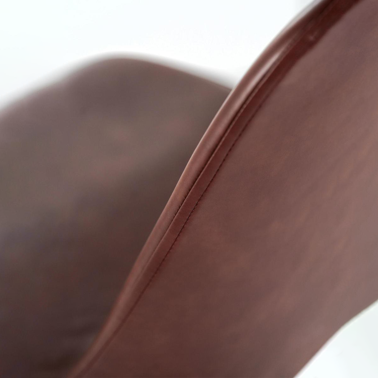 Chaise moderne rembourrée en simili cuir "Tamara" soft touch 45x52 cm 85h
