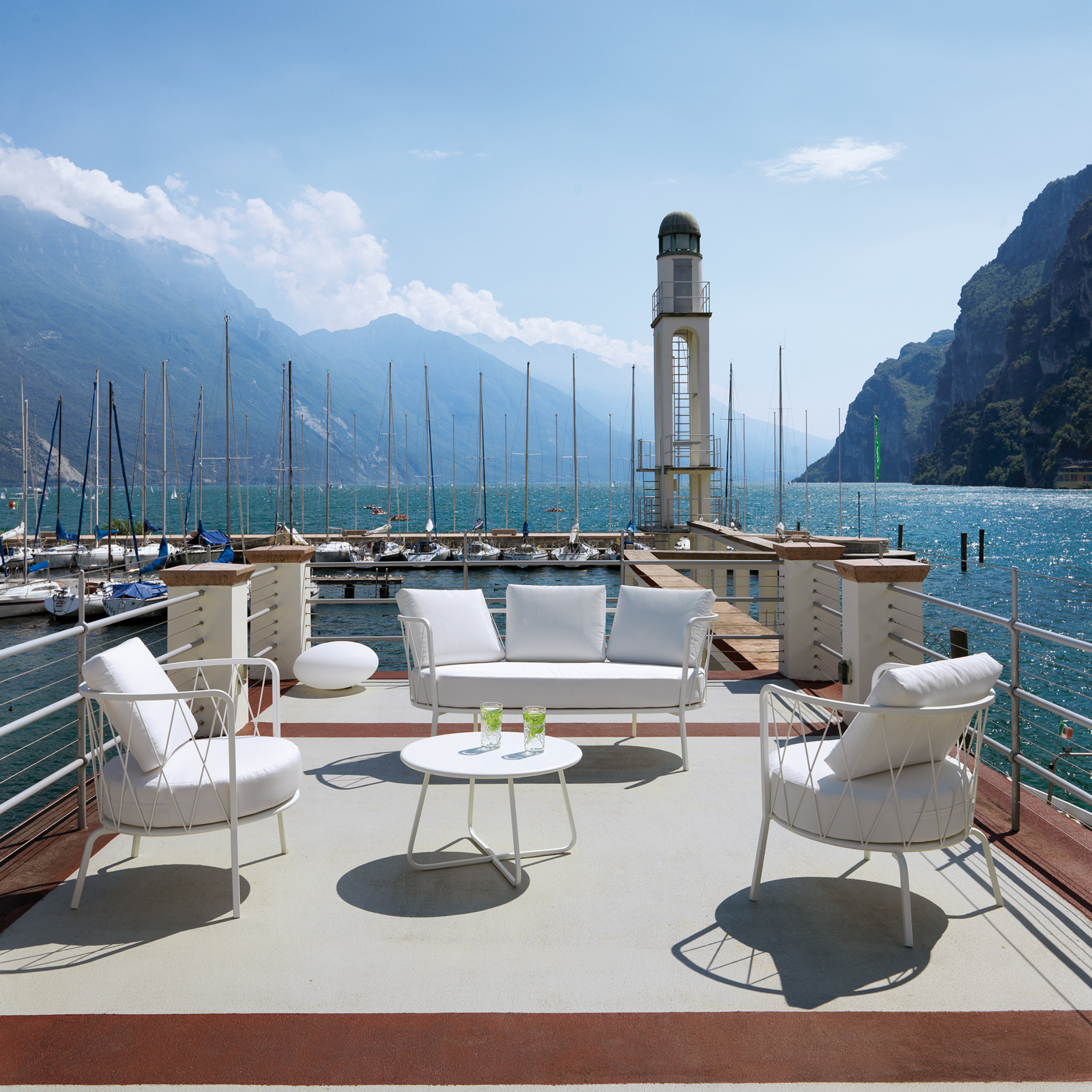 Salon de jardin "Daisy" canapé 3 places + 2 fauteuils + table métal